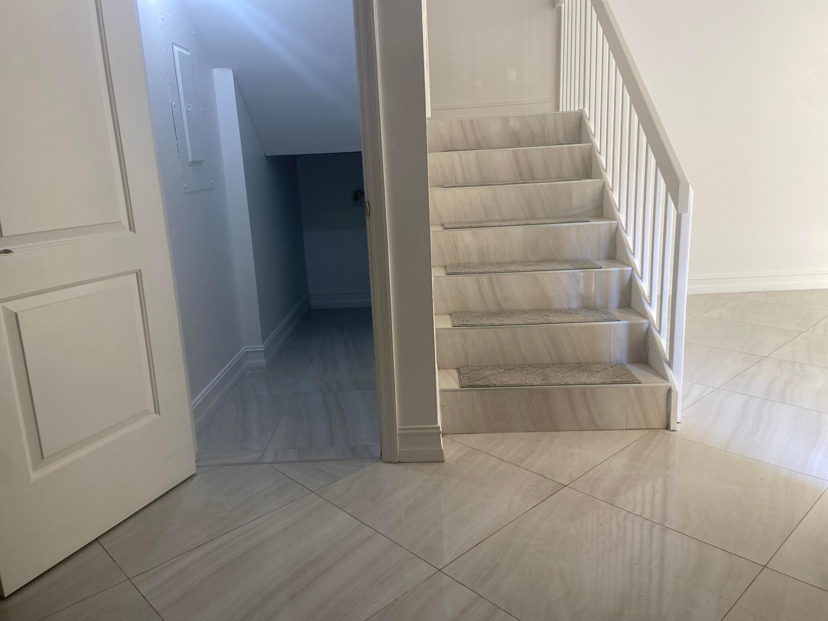 910 9th Way Property Photo 10