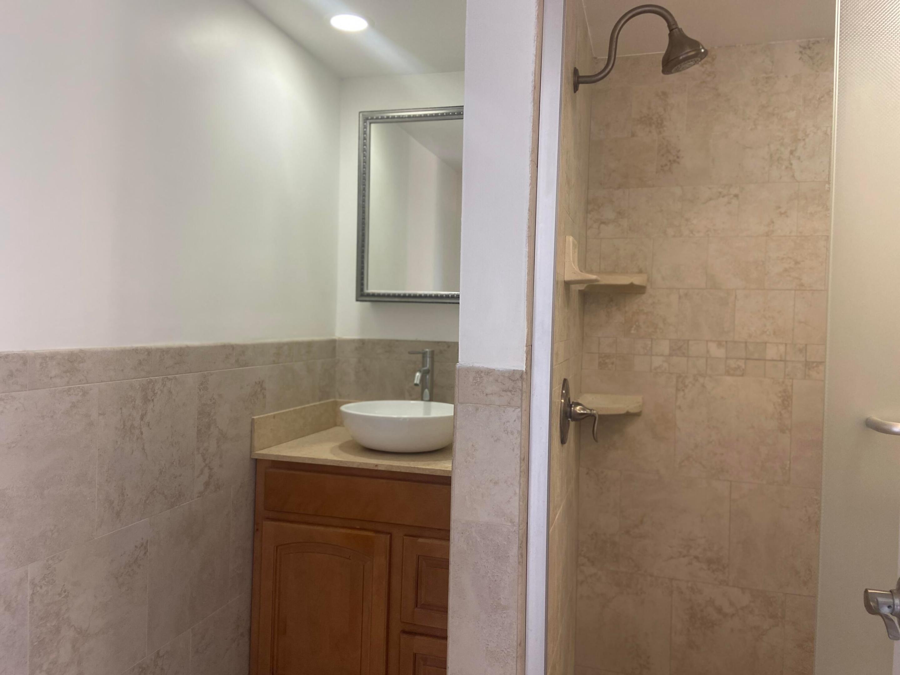 910 9th Way Property Photo 13