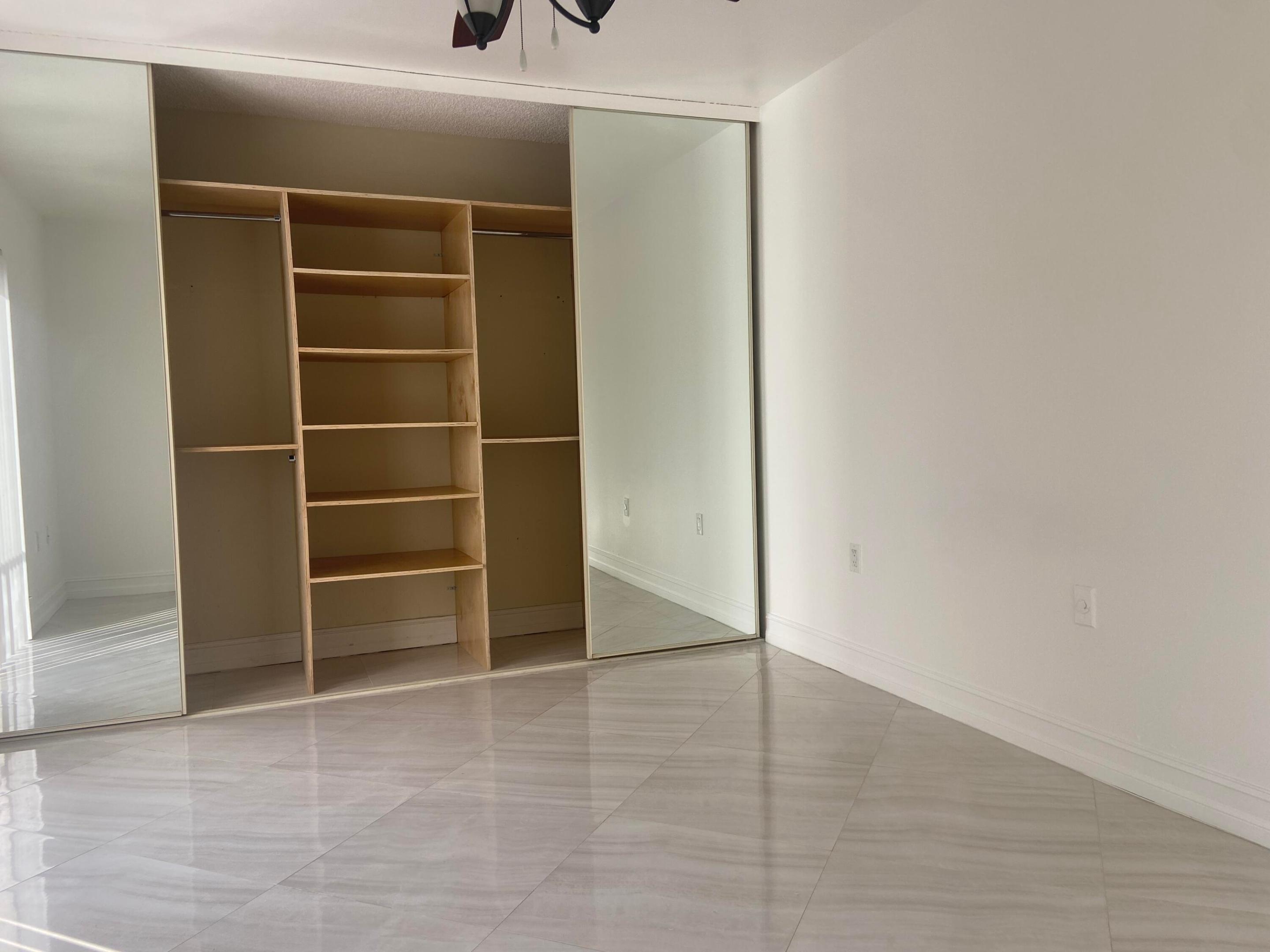 910 9th Way Property Photo 15