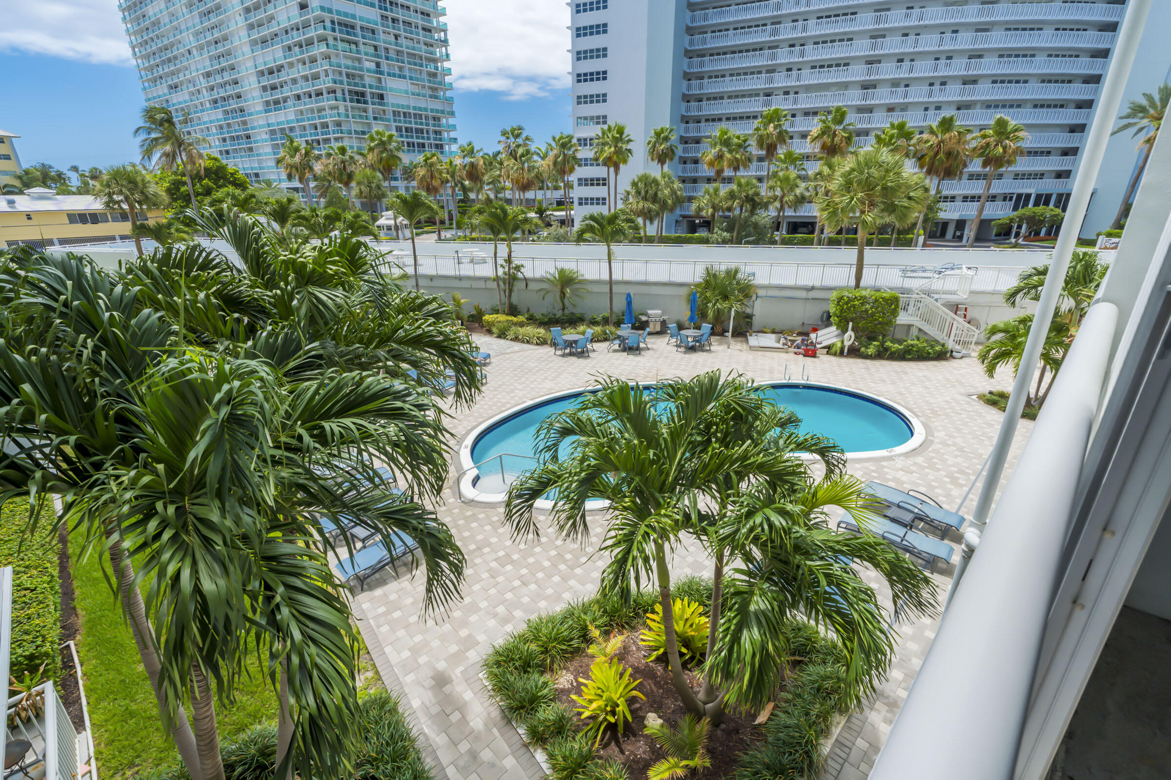 1920 S Ocean Drive 306 Property Photo 17