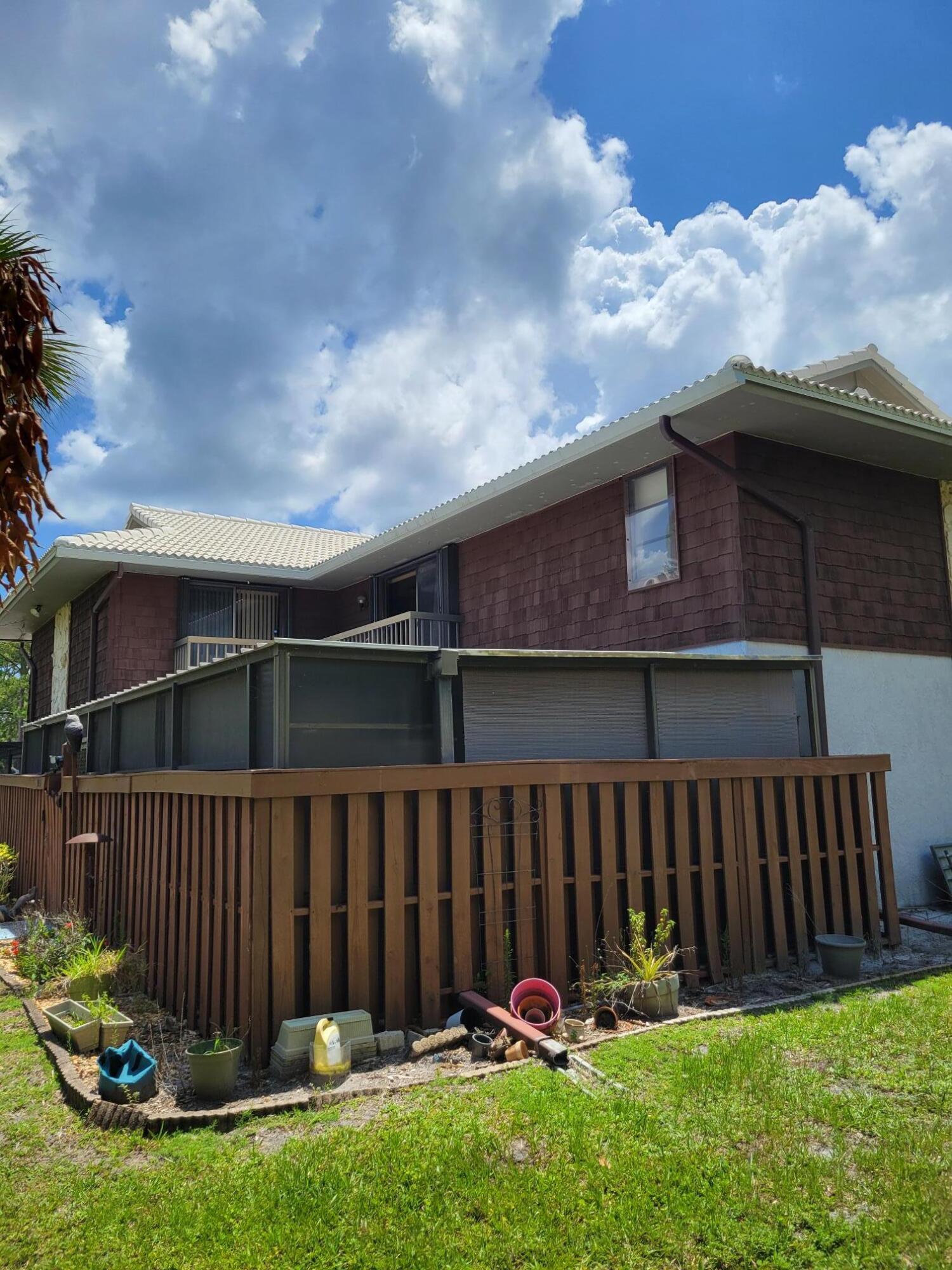 903 Se Camelot Gardens Boulevard Se Property Photo 1