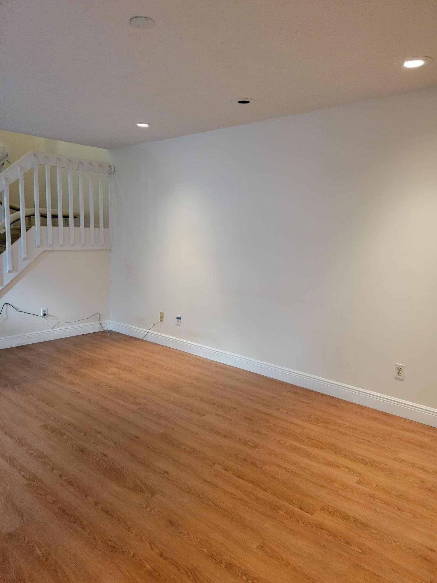 903 Se Camelot Gardens Boulevard Se Property Photo 7