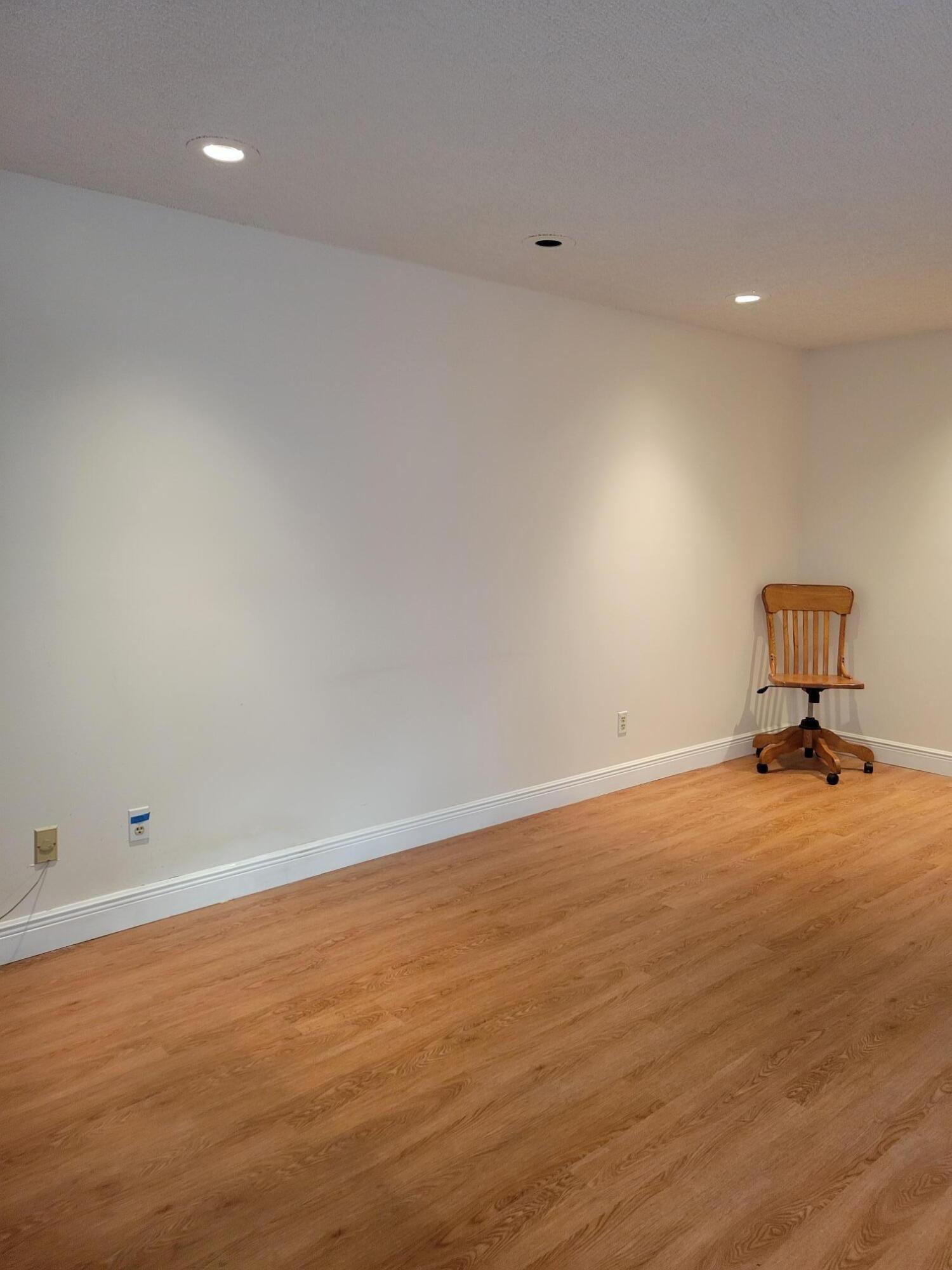 903 Se Camelot Gardens Boulevard Se Property Photo 8