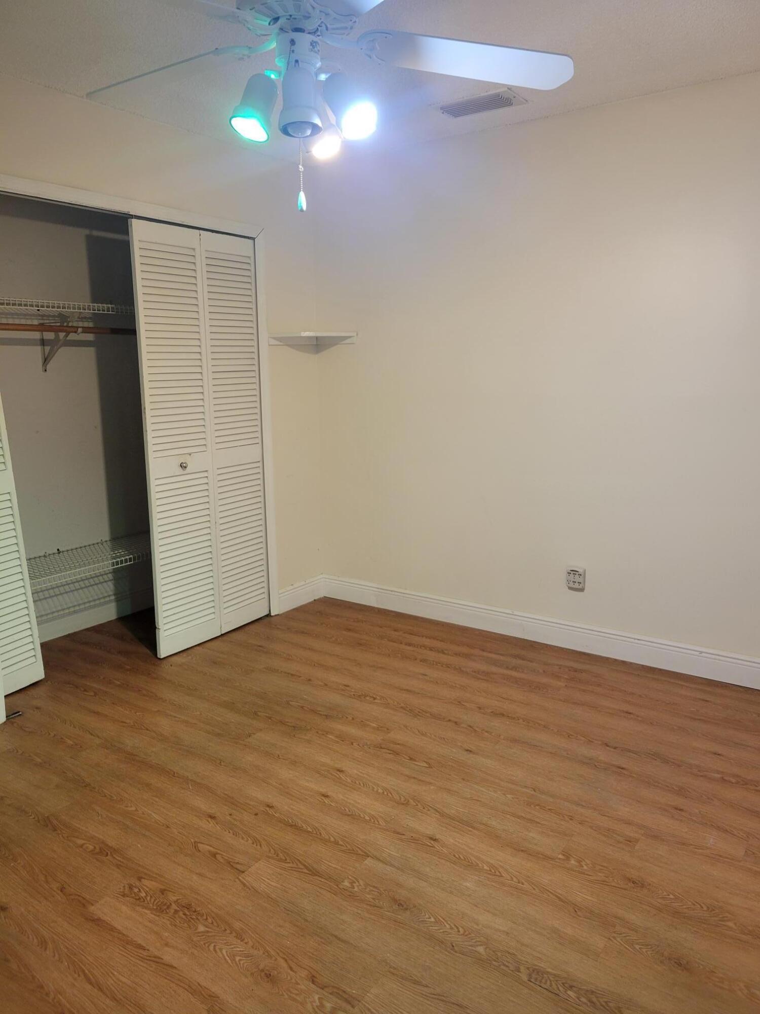 903 Se Camelot Gardens Boulevard Se Property Photo 11