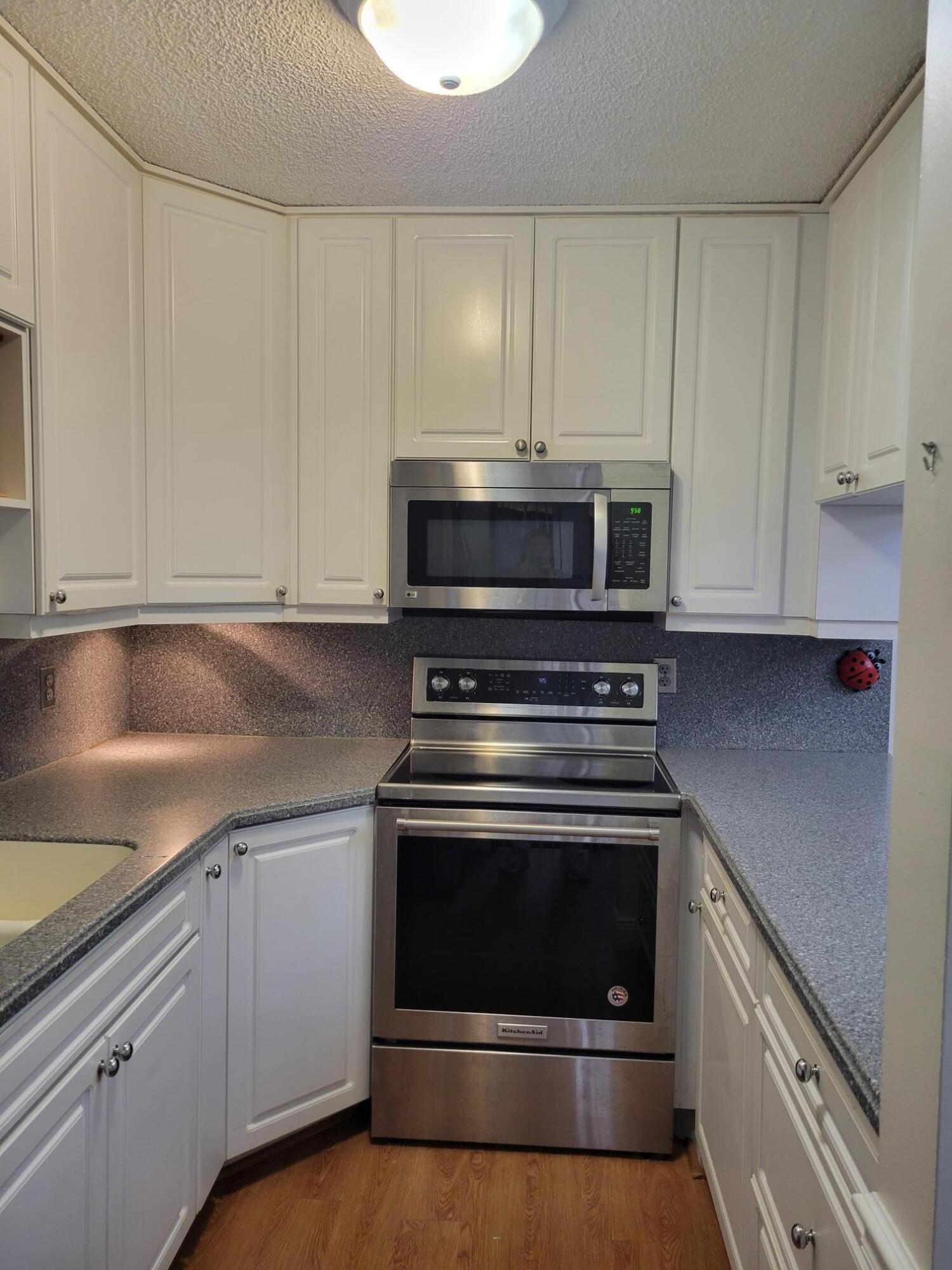 903 Se Camelot Gardens Boulevard Se Property Photo 23