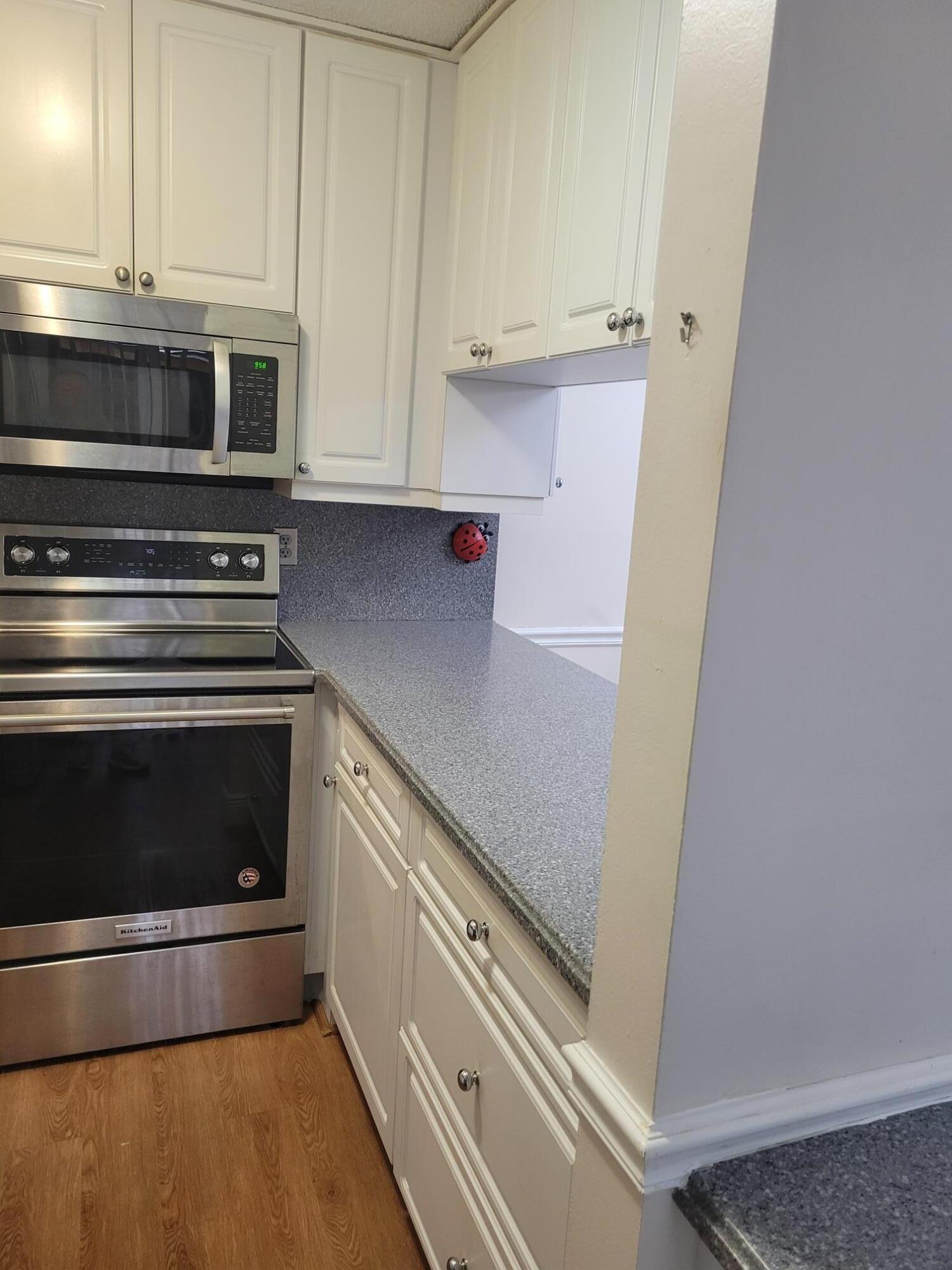 903 Se Camelot Gardens Boulevard Se Property Photo 24