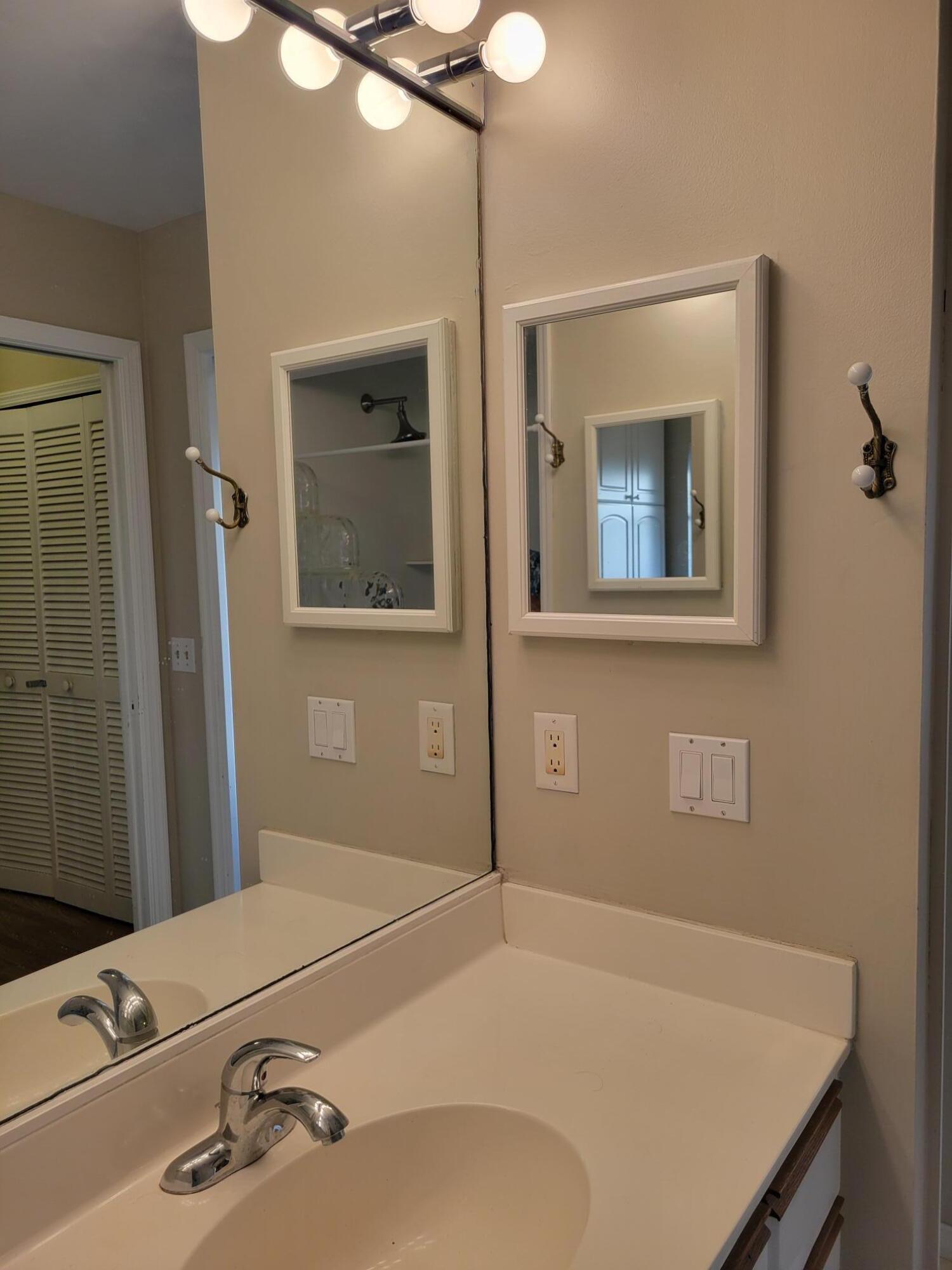 903 Se Camelot Gardens Boulevard Se Property Photo 63