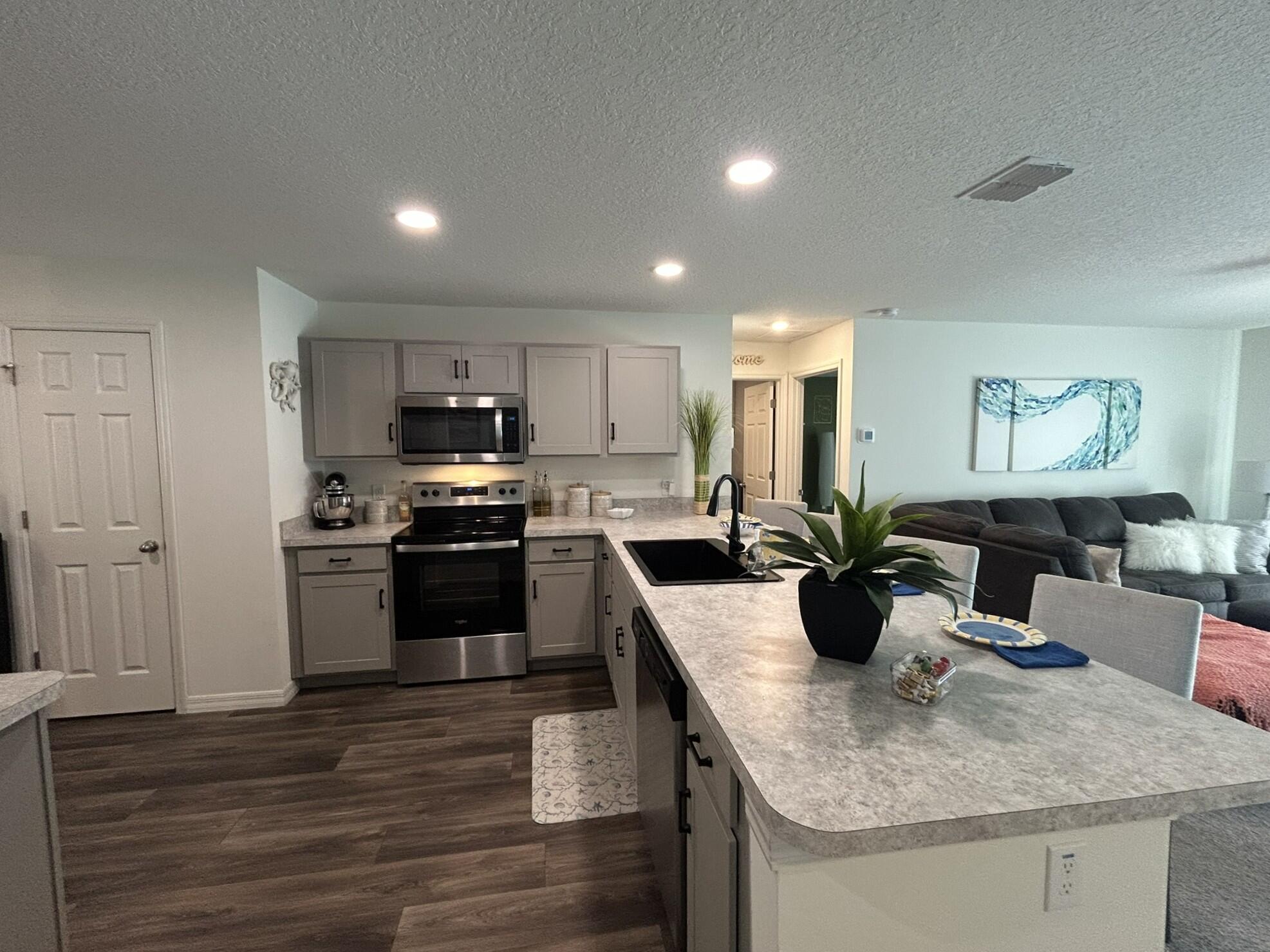 1014 Hammacher Avenue Sw Property Photo 4
