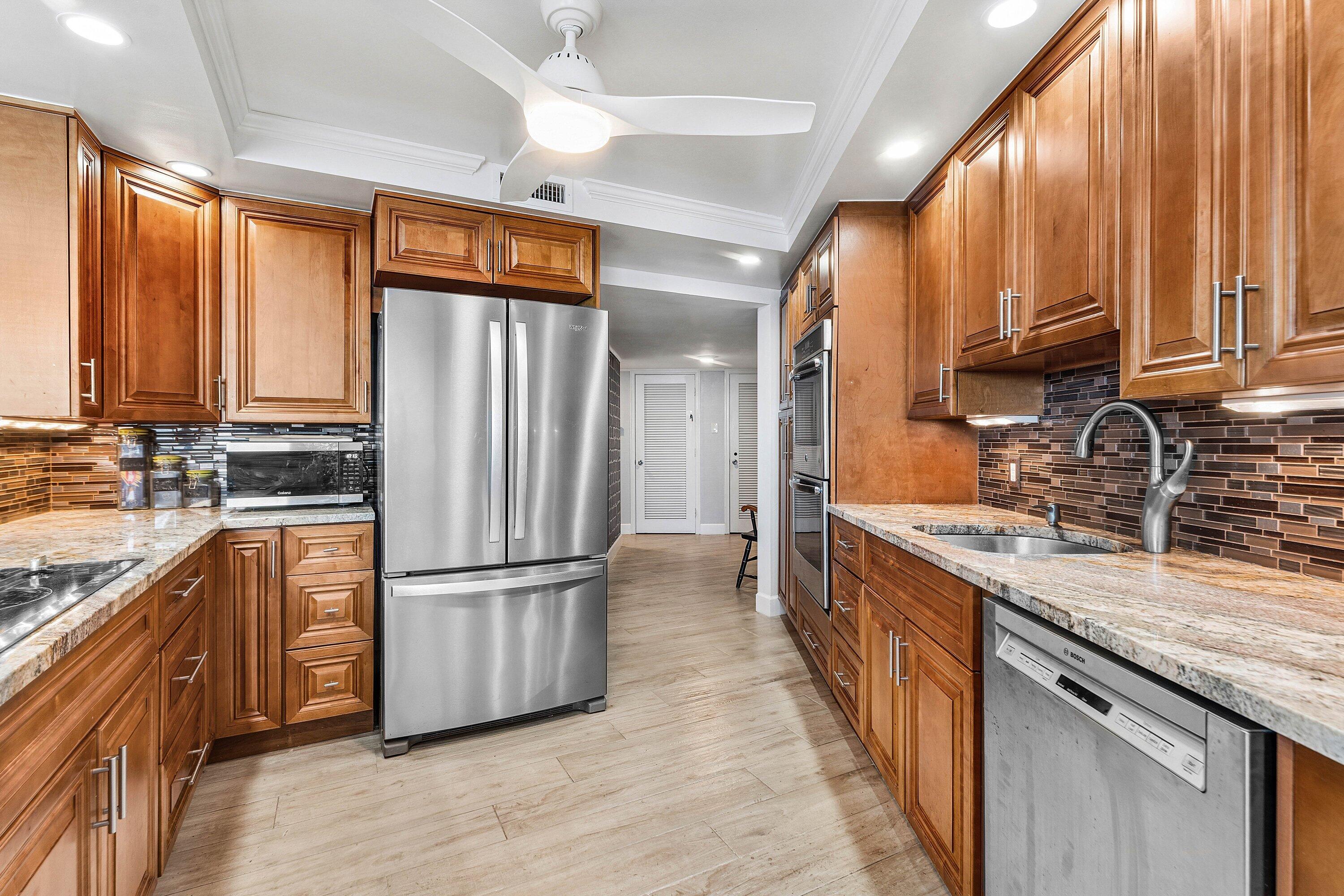 5420 N Ocean Drive 905 Property Photo 11