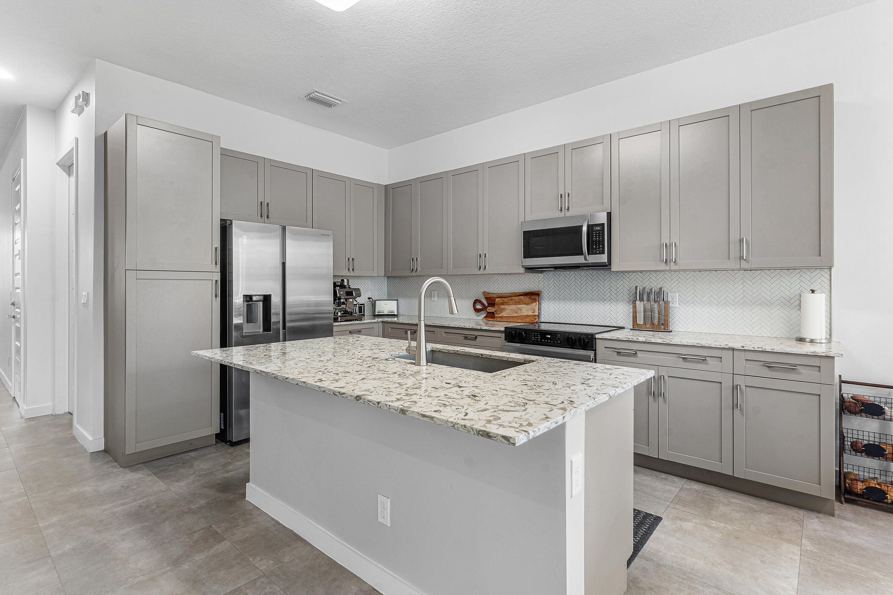 610 Pioneer Way Property Photo 13