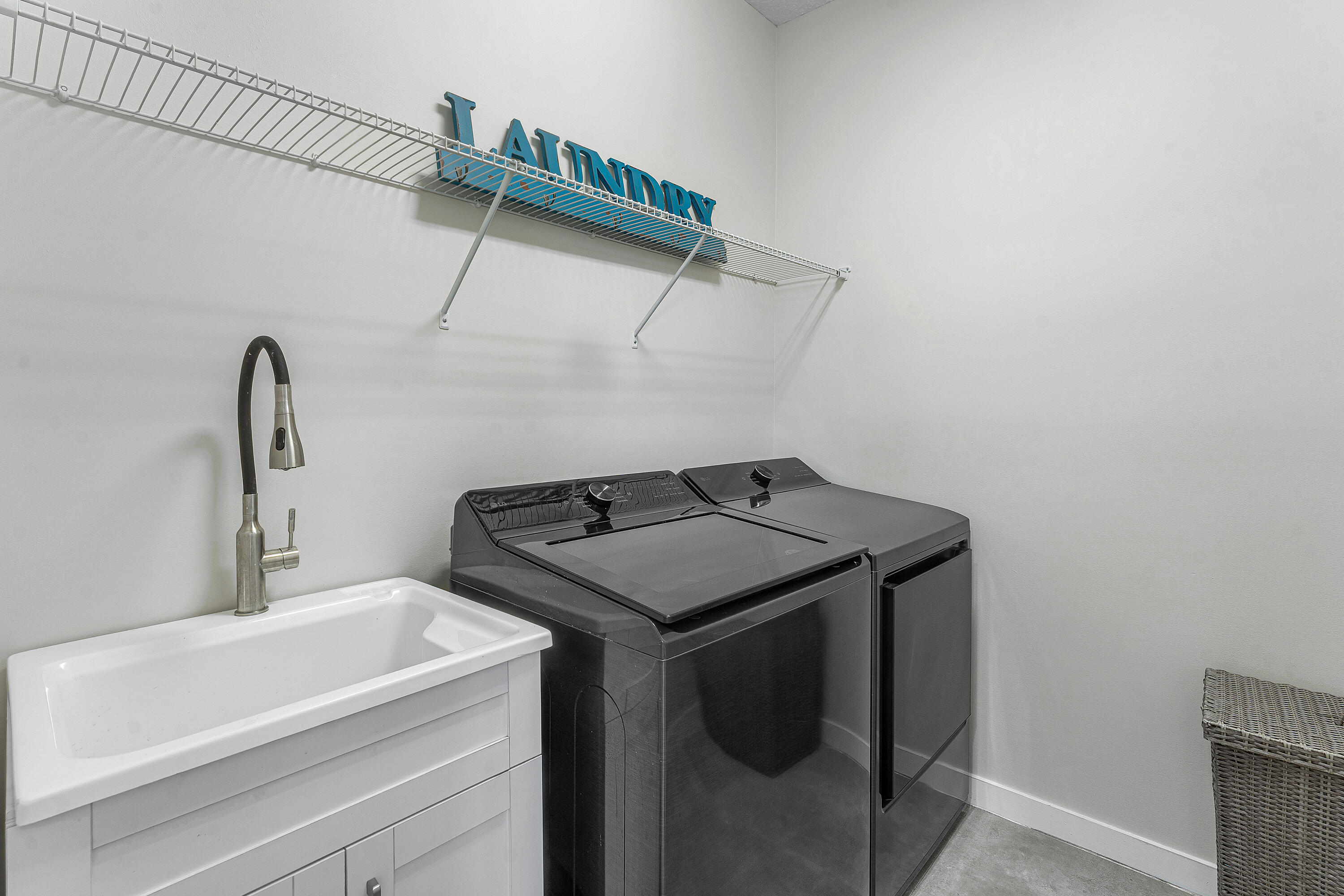 610 Pioneer Way Property Photo 33