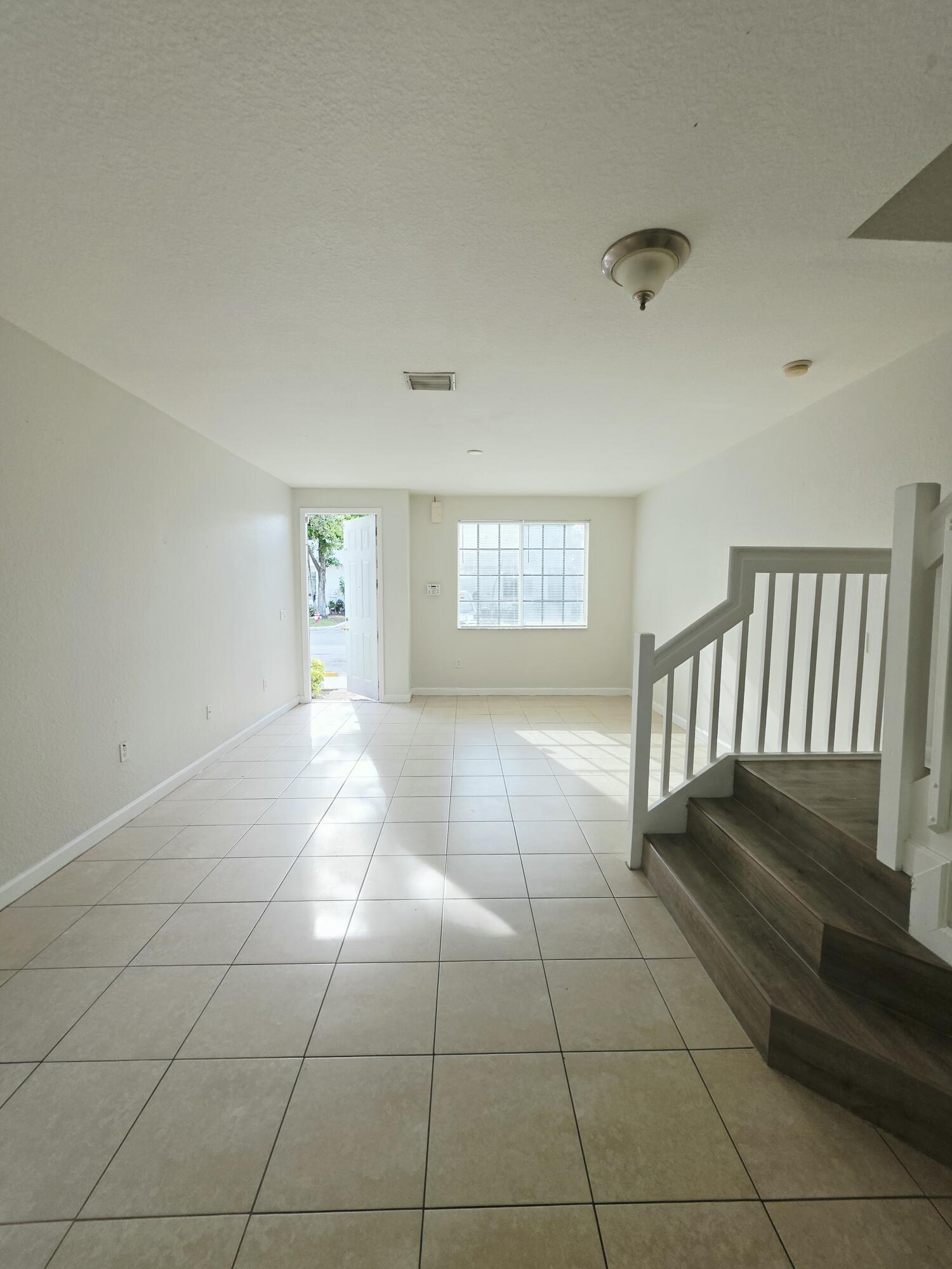 4154 Napoli Lake Drive Property Photo 6