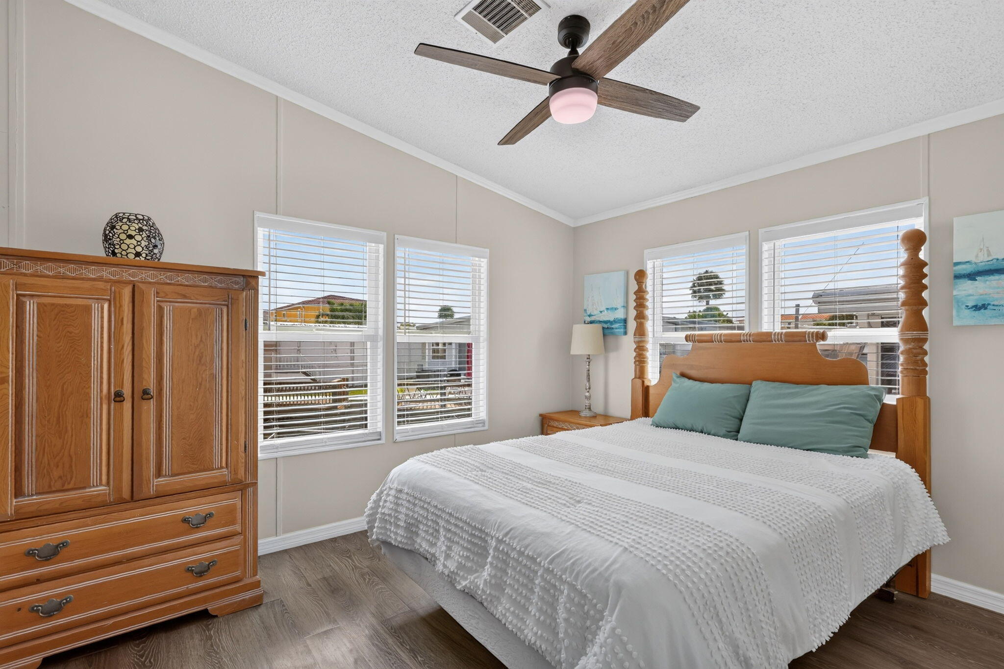 351 Nettles Boulevard Property Photo 8