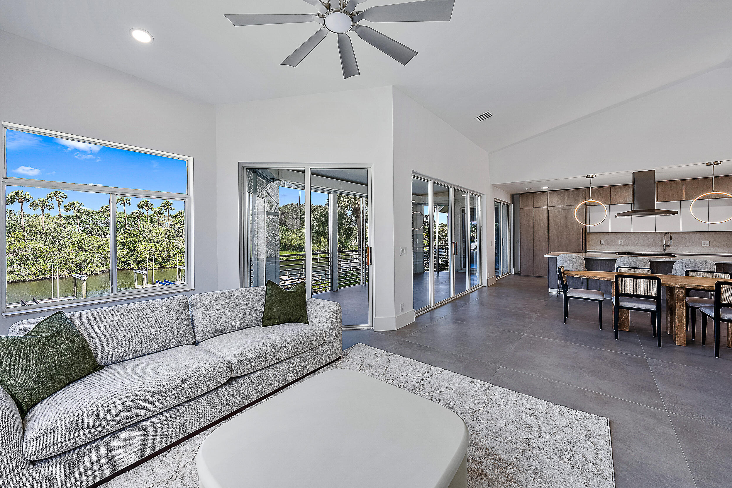 802 Captains Way Property Photo 8