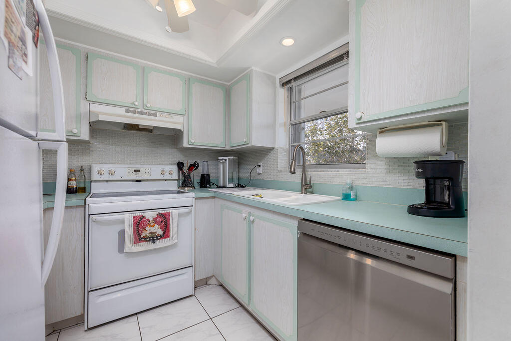 2929 Se Ocean Boulevard 130-8 Property Photo 13