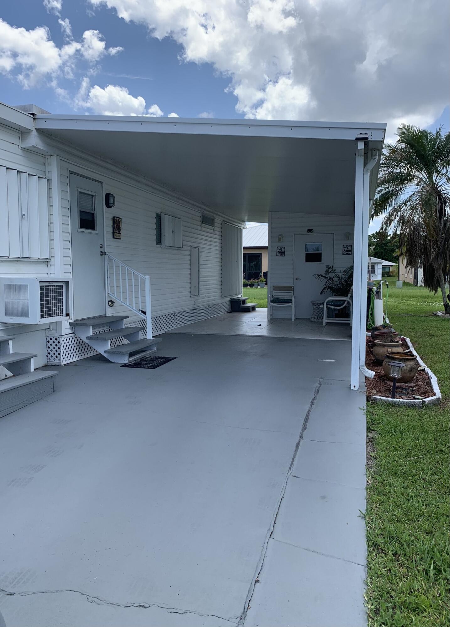 40 Florida Way Property Photo 5