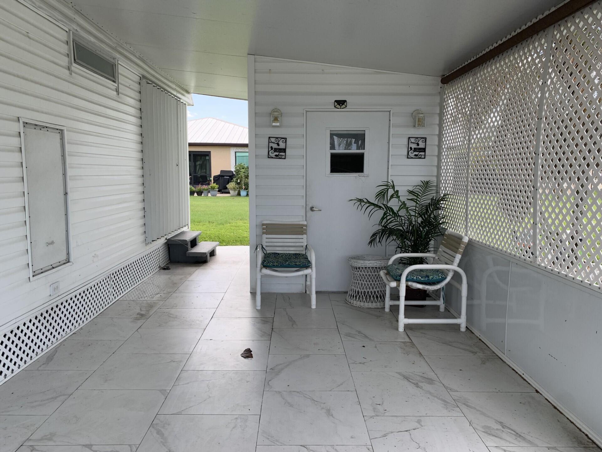 40 Florida Way Property Photo 6
