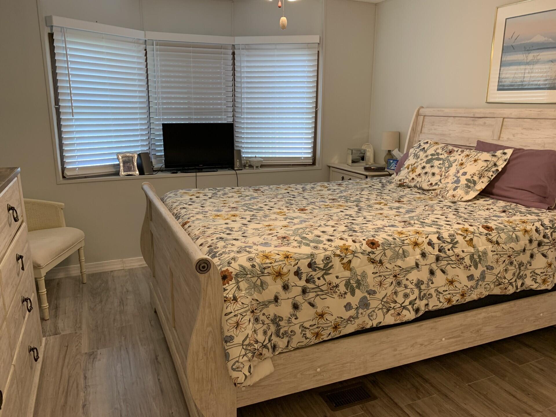 40 Florida Way Property Photo 8