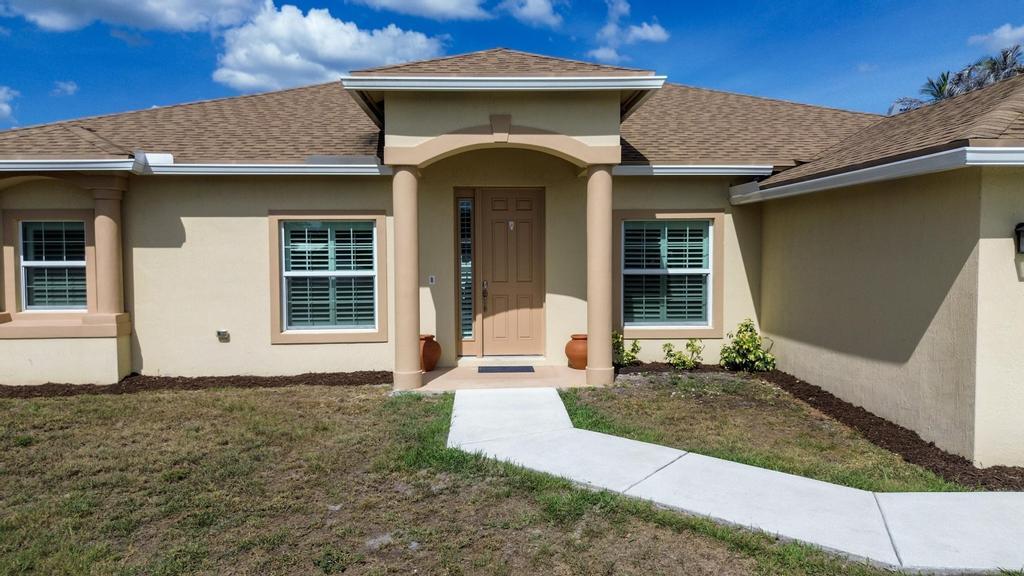 4201 Sw Mcclellen Street Property Photo 4