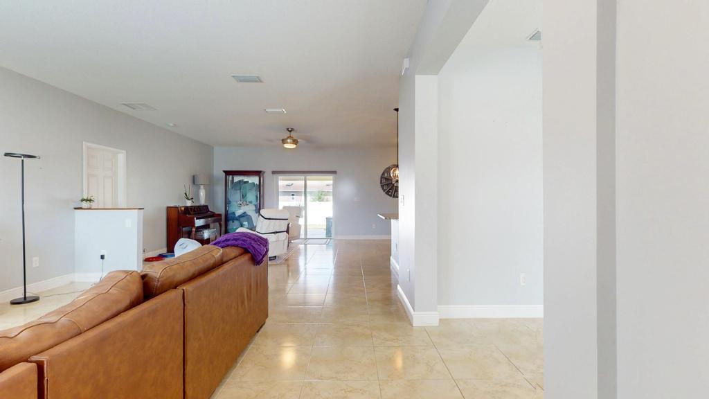 4201 Sw Mcclellen Street Property Photo 6