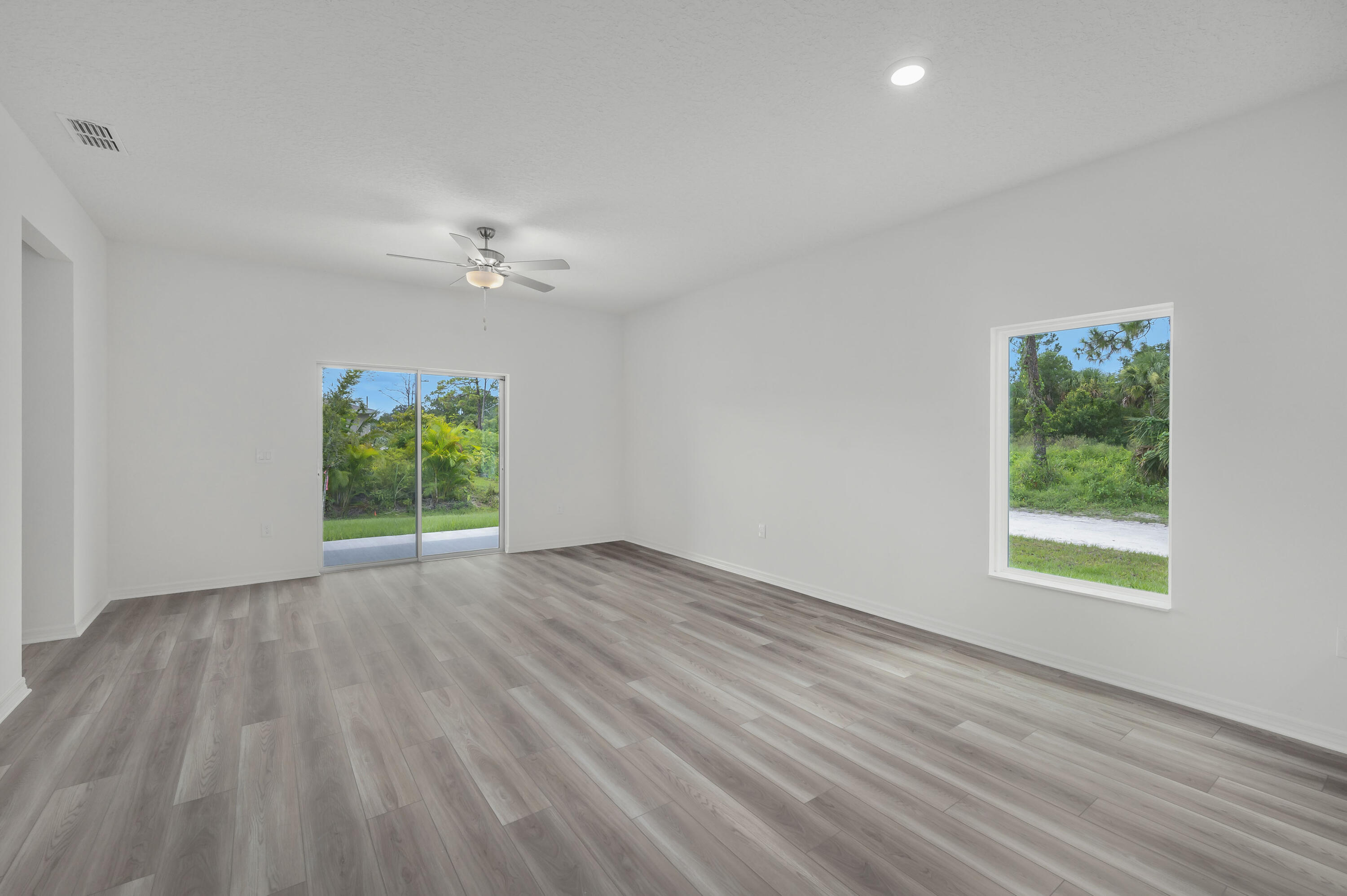 921 Sw Paar Drive Property Photo 14
