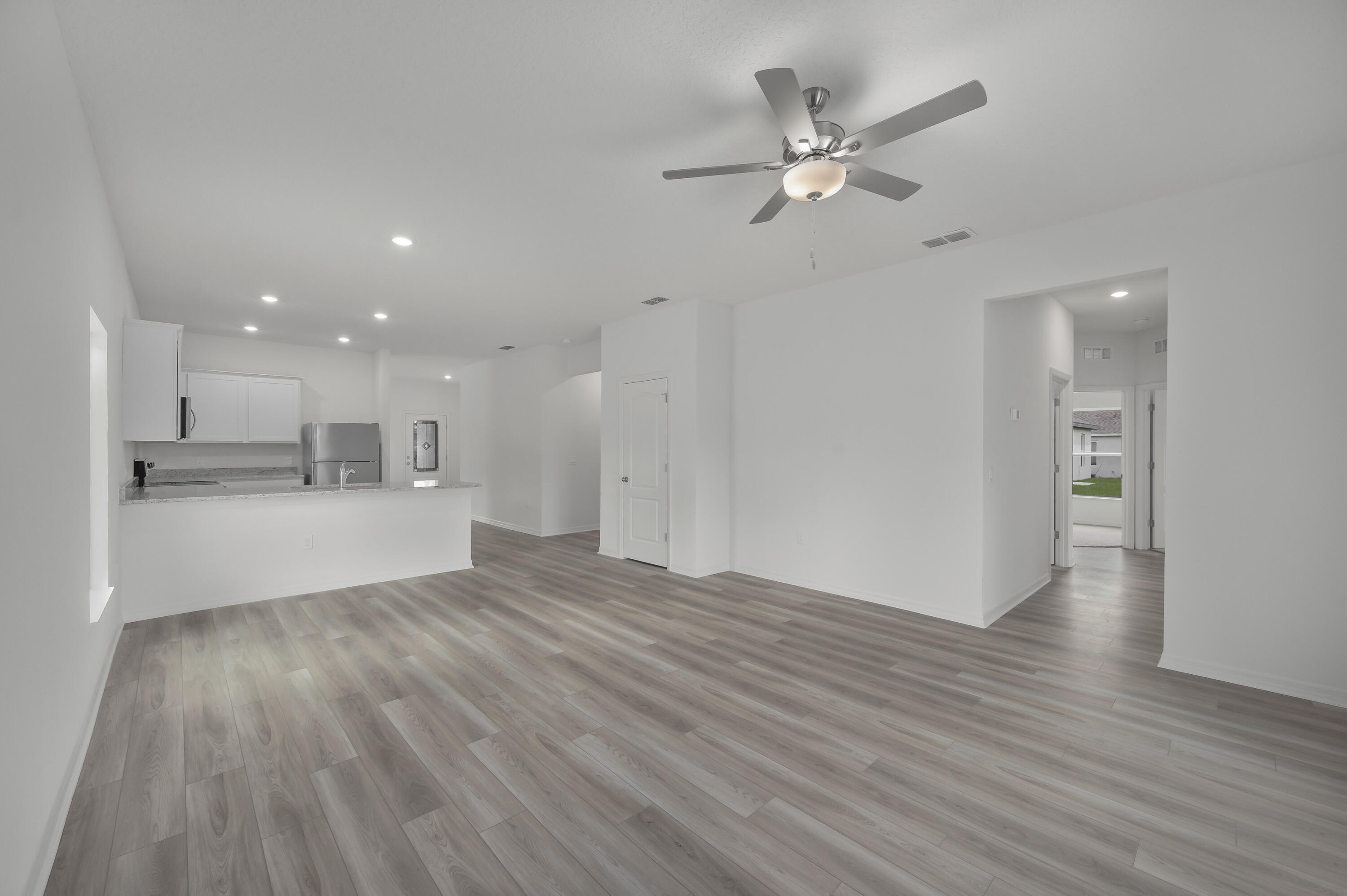 921 Sw Paar Drive Property Photo 15