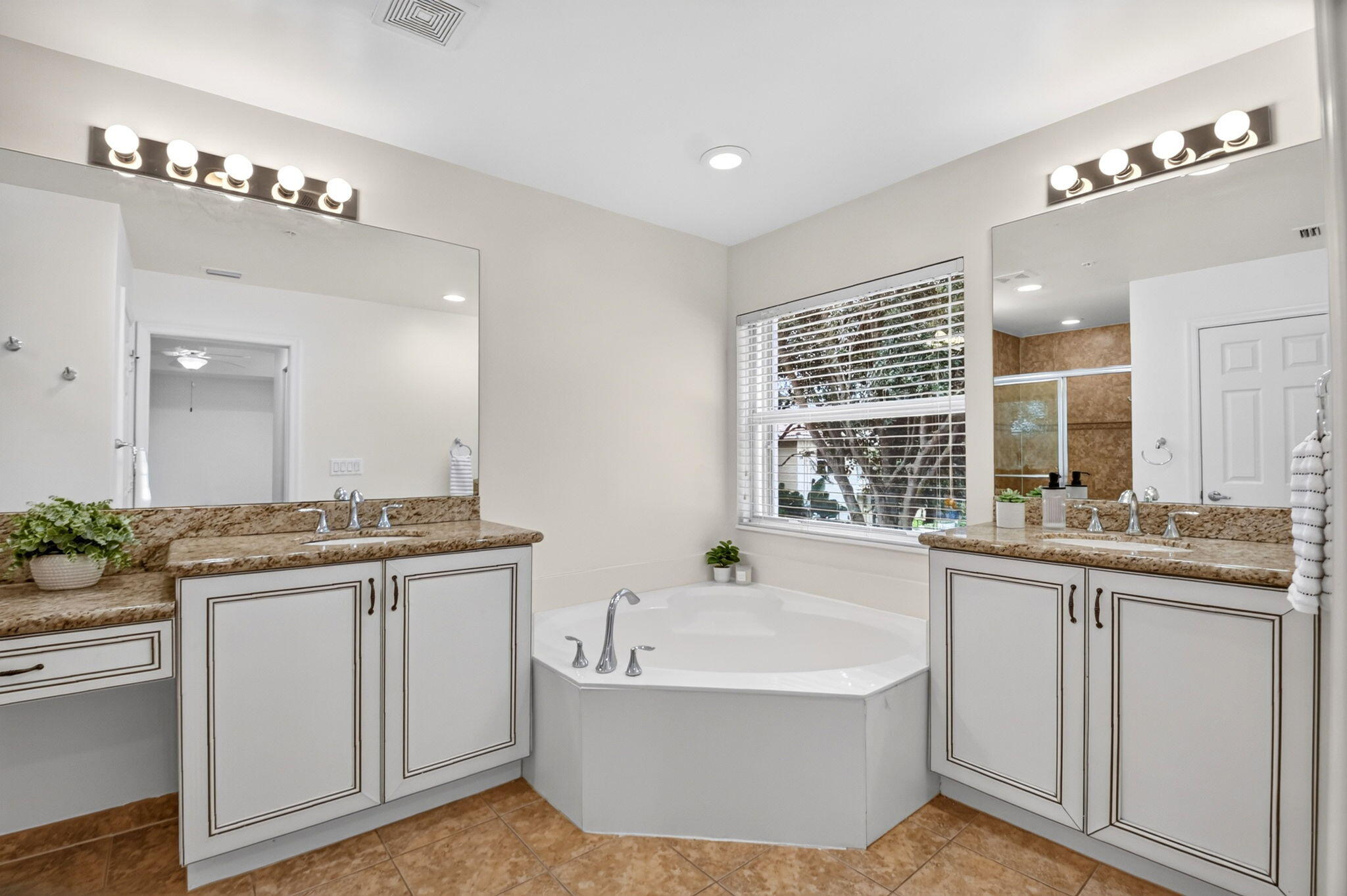 7662 Spatterdock Drive Property Photo 14