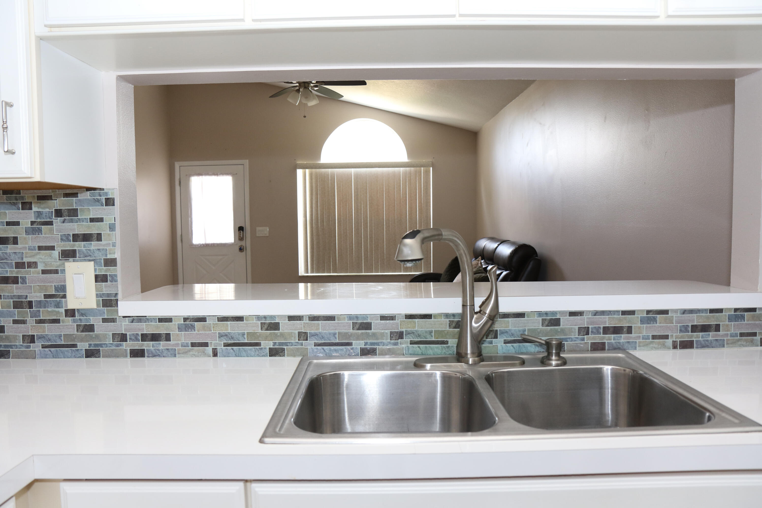 1160 Nw Lombardy Drive Property Photo 4