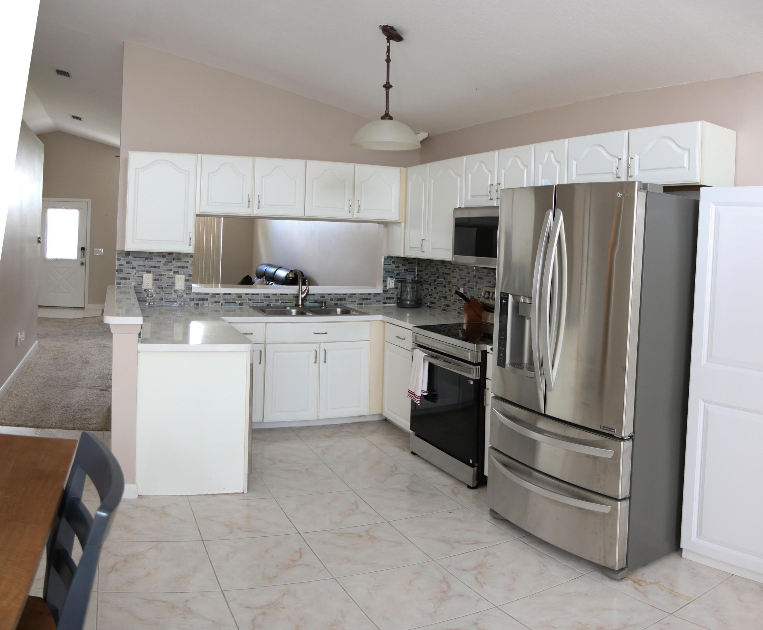 1160 Nw Lombardy Drive Property Photo 8