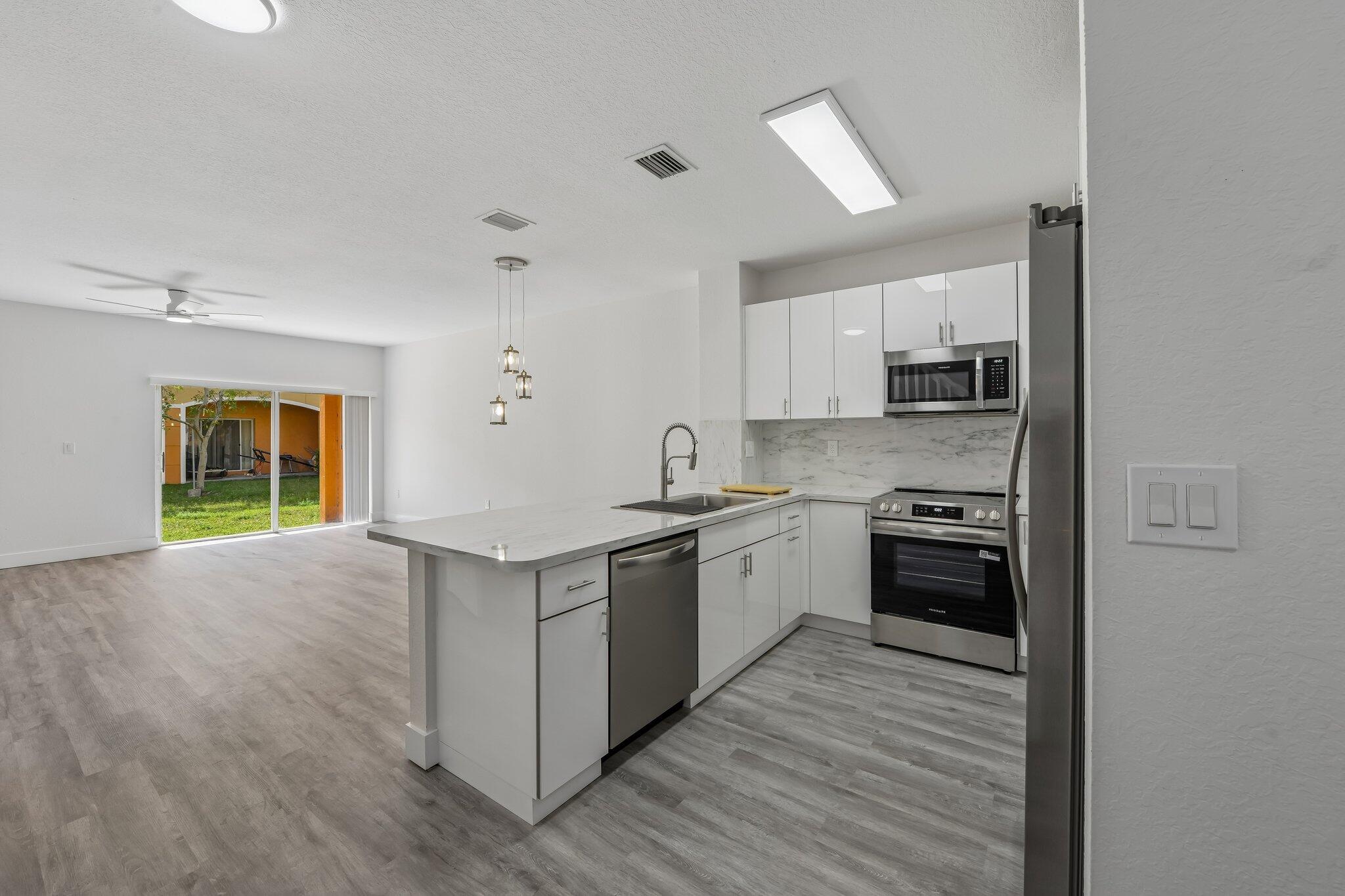560 St Tropez Lane Property Photo 1