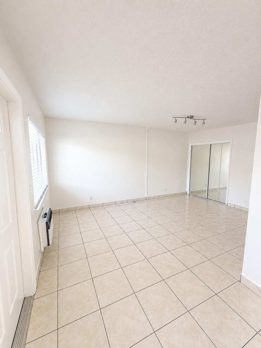 1814 E Oakland Park 41 Property Photo 5