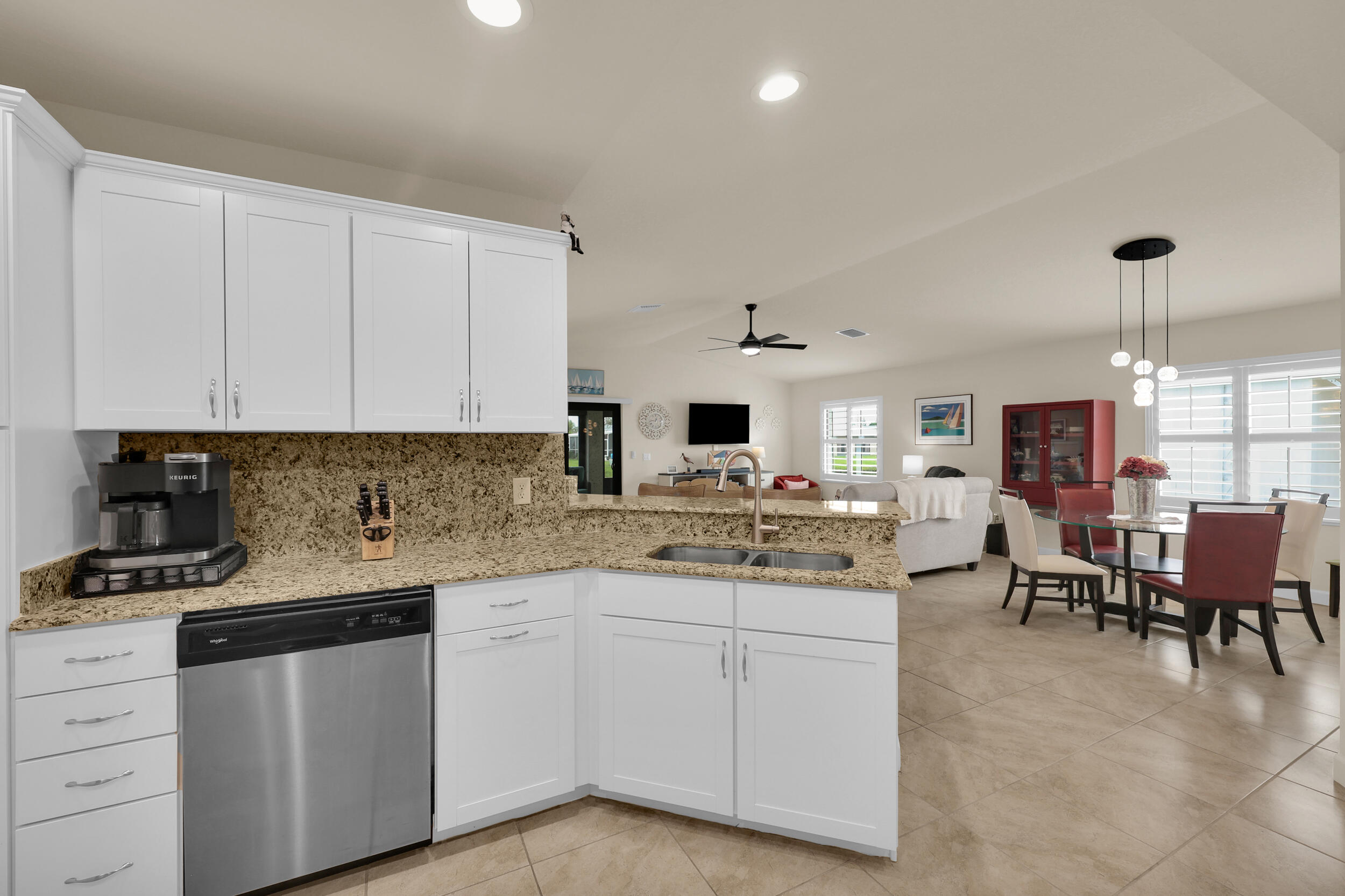22 Alta Loma Property Photo 8