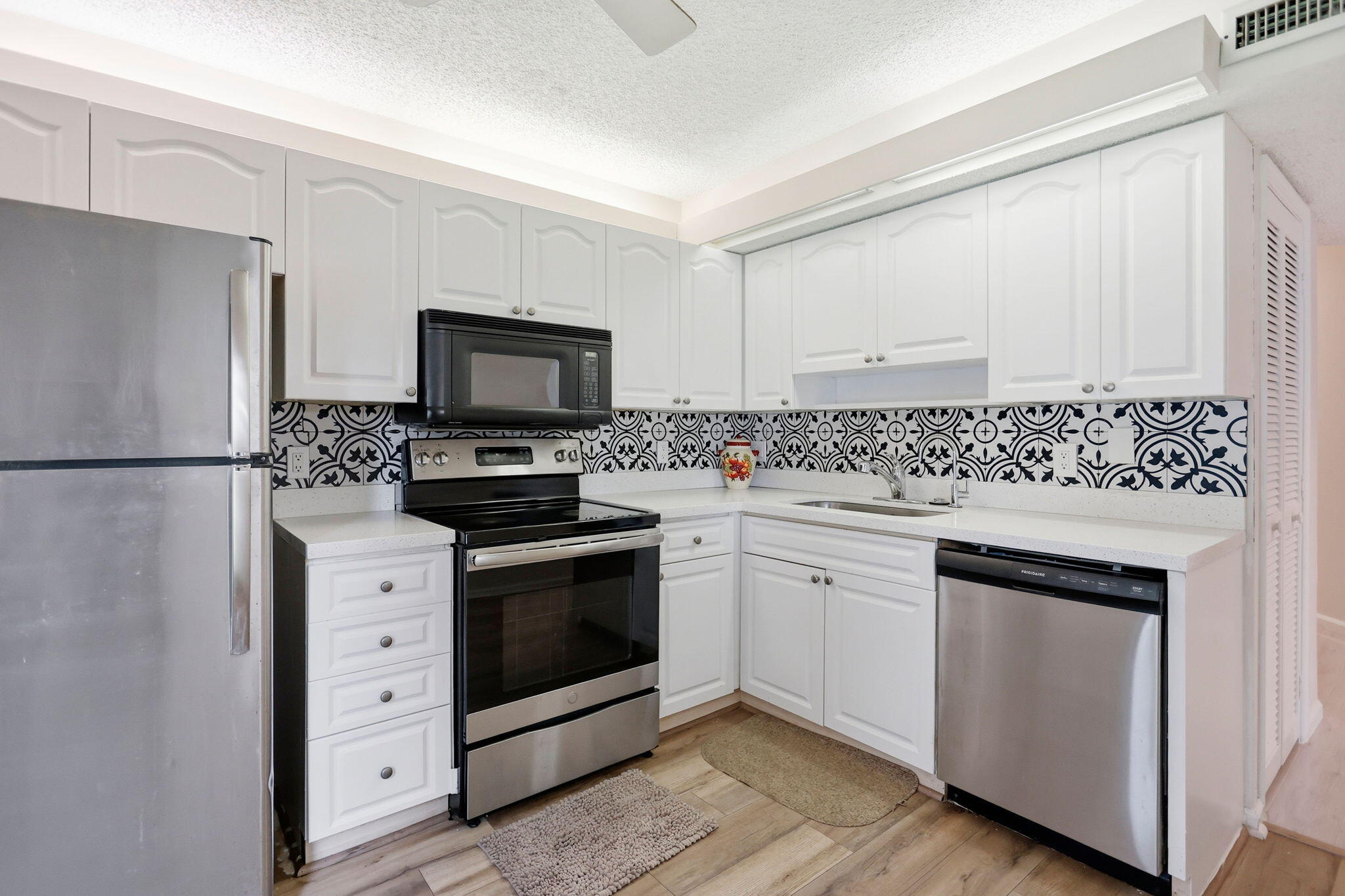 10110 Cedar Point Boulevard 206 Property Photo 6