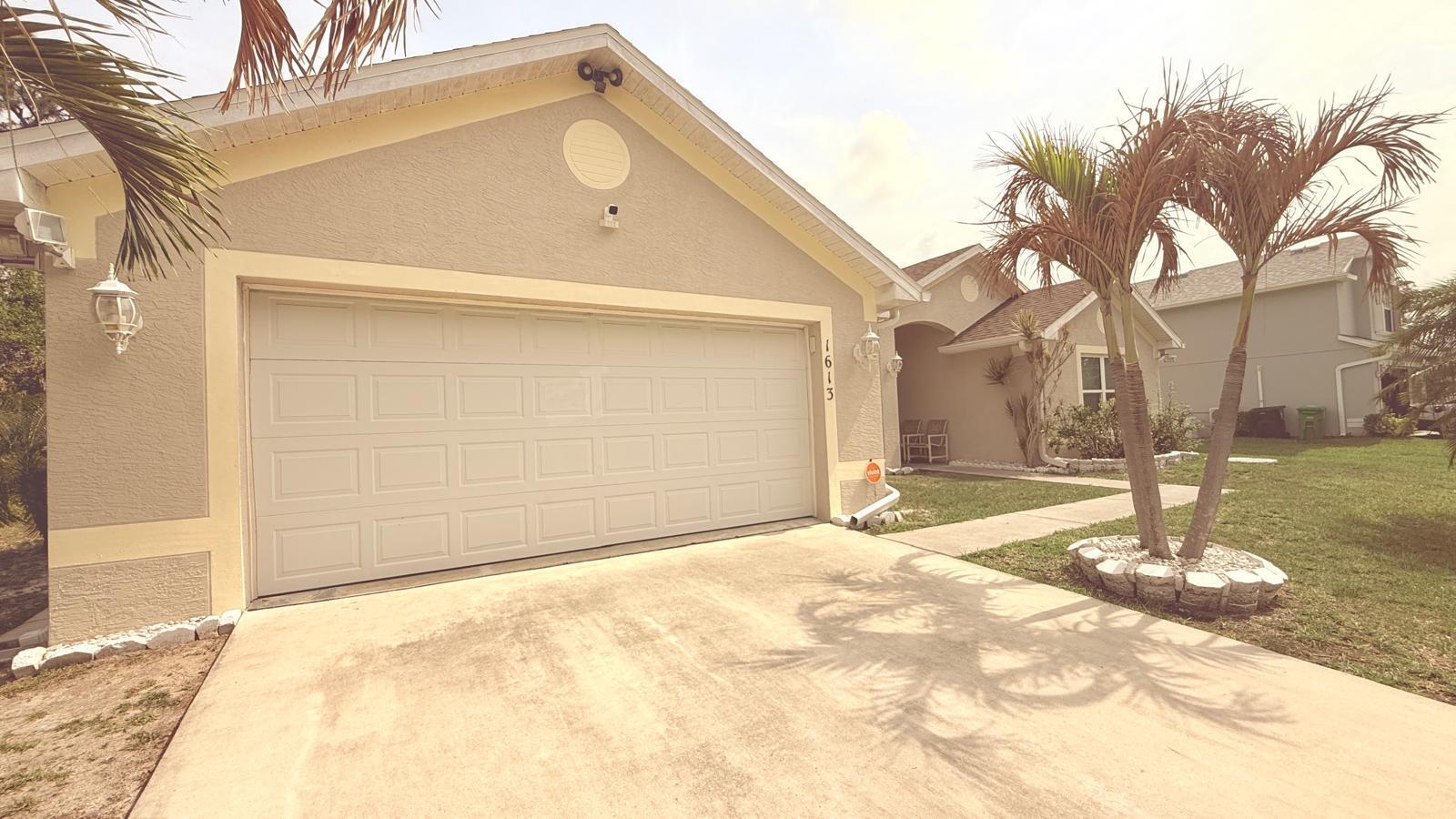 1613 SW Whipple Avenue Property Photo 1