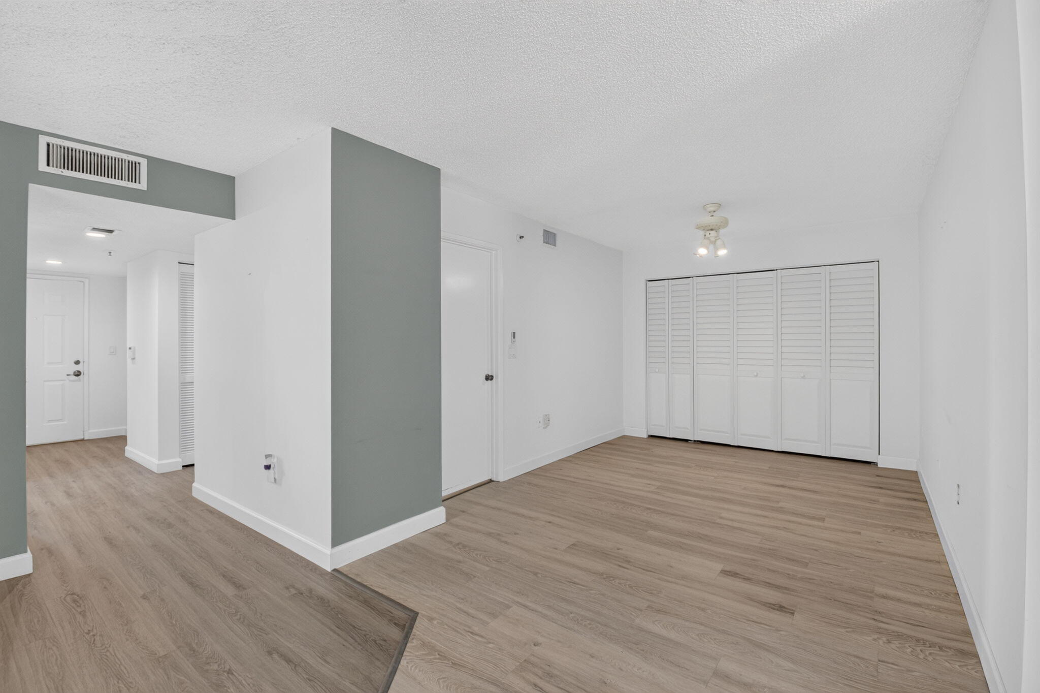 6080 Huntwick Terrace 405 Property Photo 15