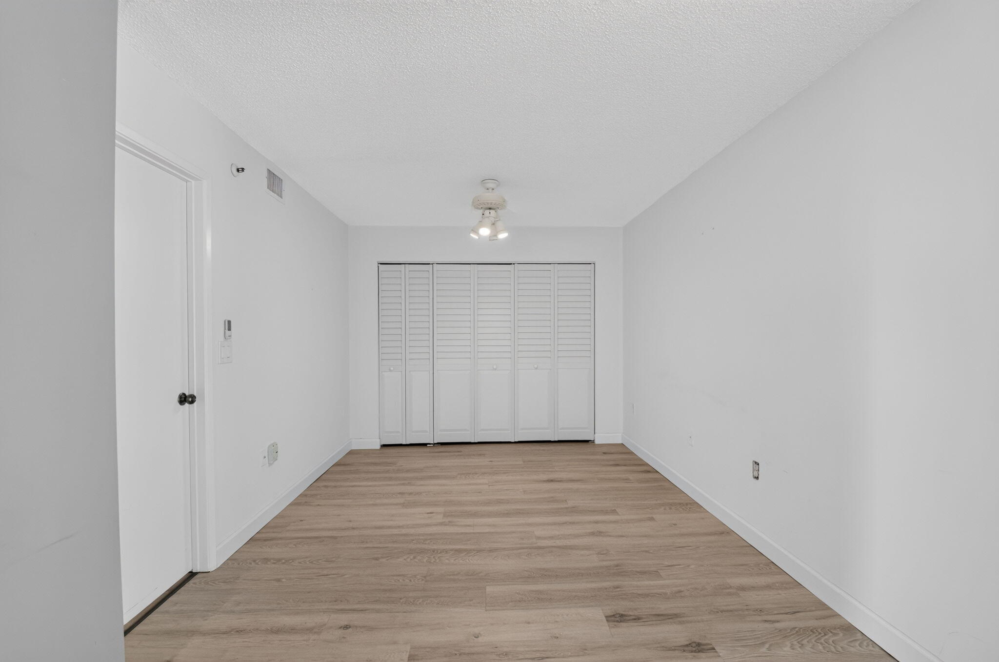 6080 Huntwick Terrace 405 Property Photo 16