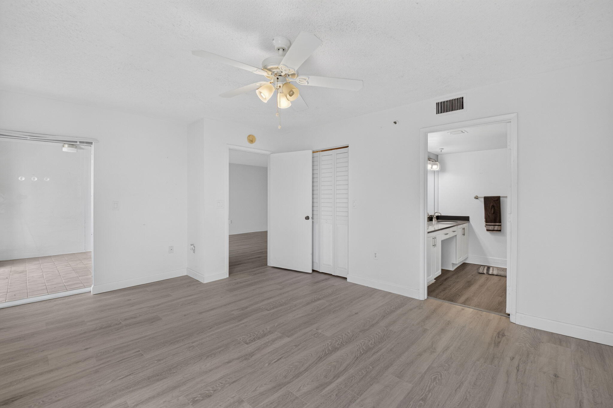 6080 Huntwick Terrace 405 Property Photo 19