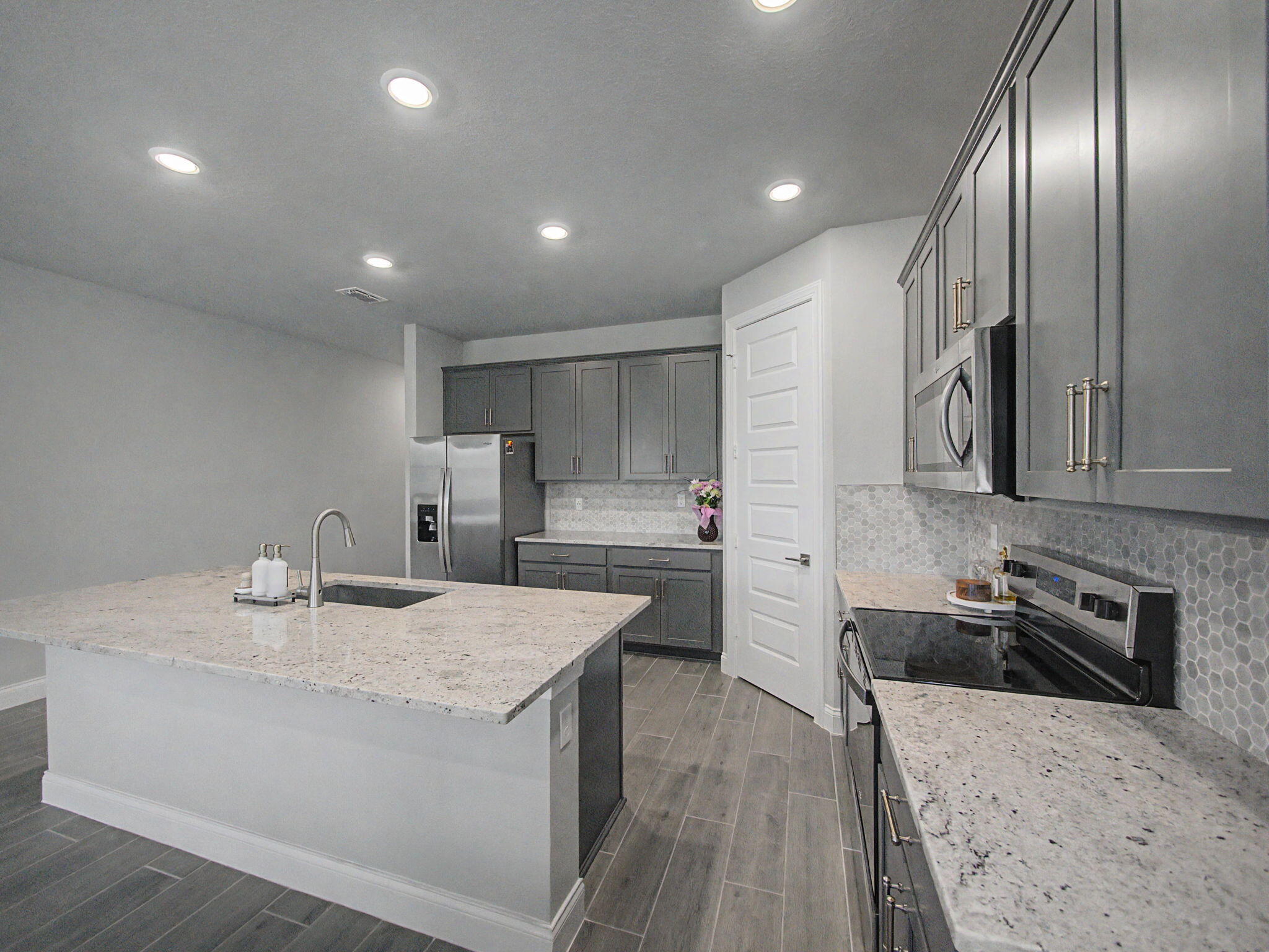 9049 Dahlia Circle Property Photo 11