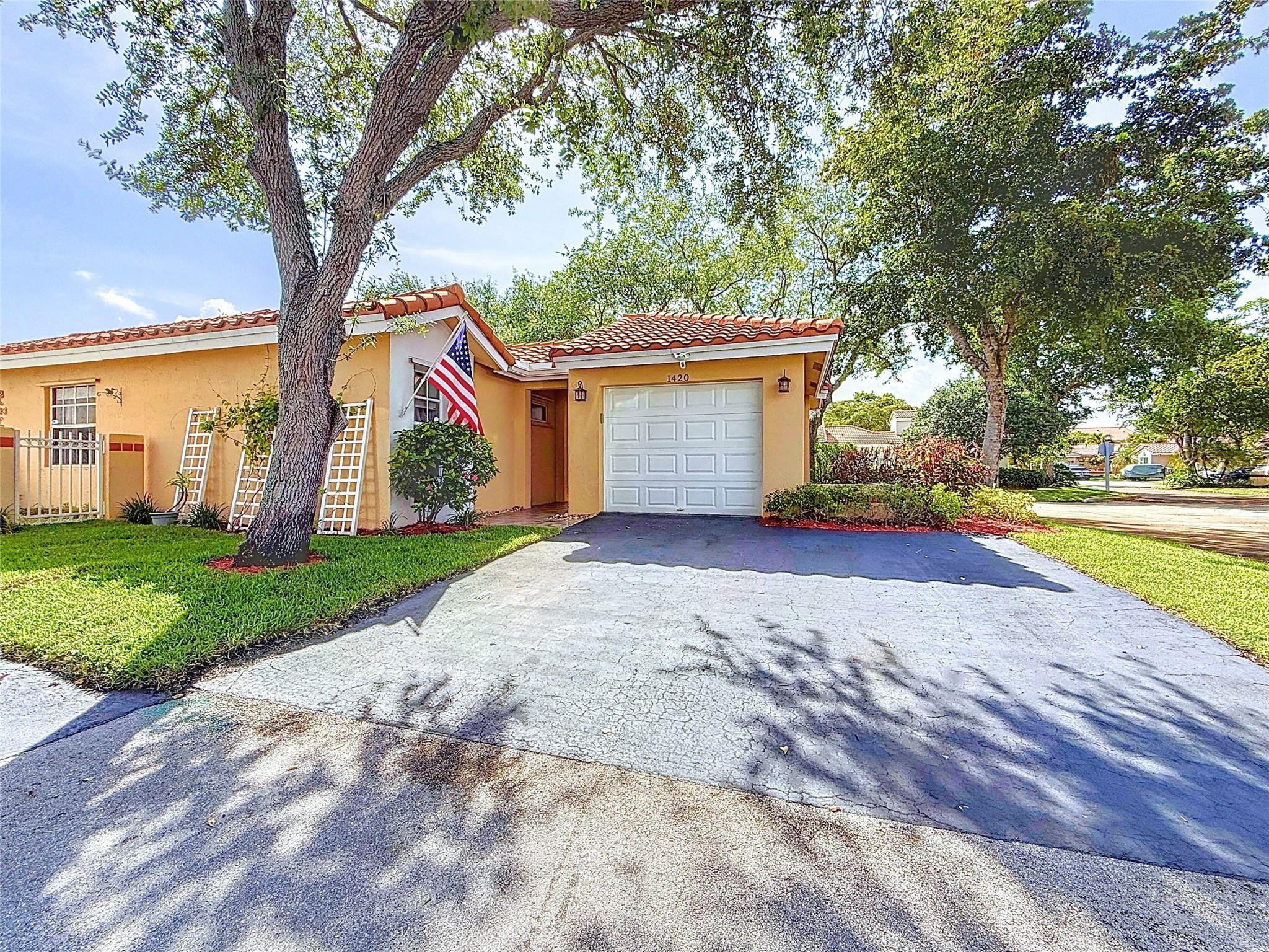 1420 Seagrape Circle Property Photo 1