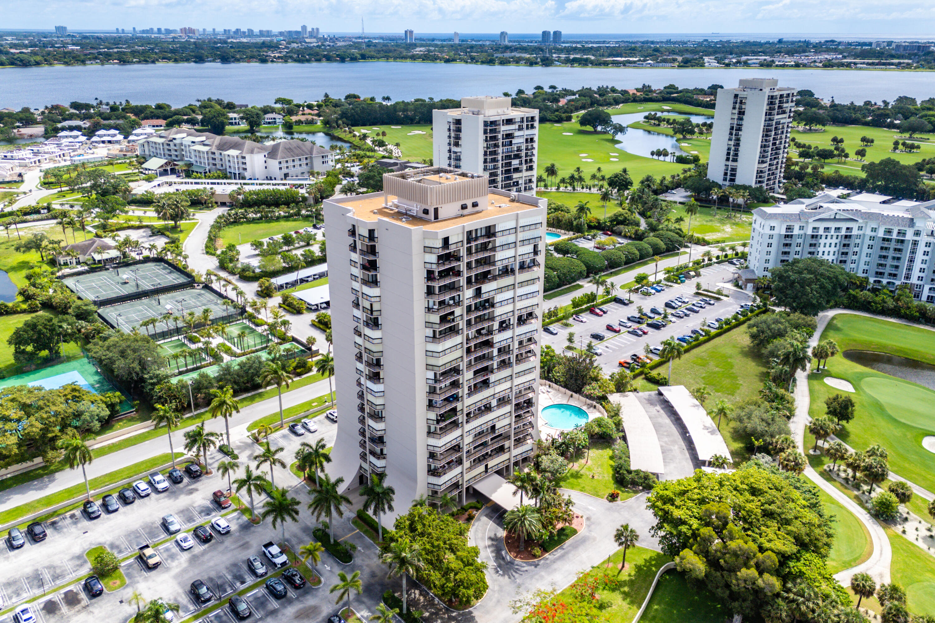 2425 Presidential Way Ph5 Property Photo 1