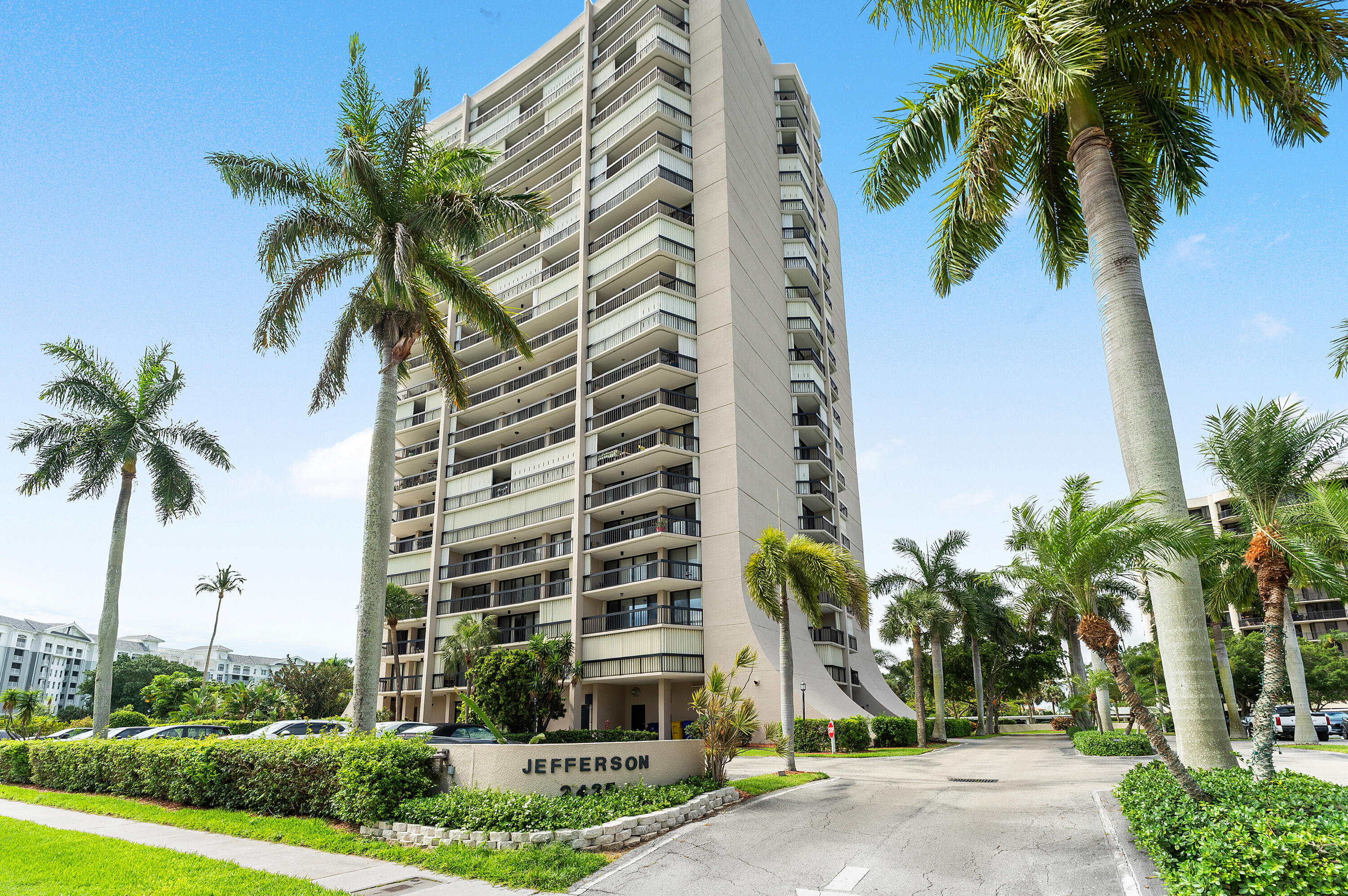 2425 Presidential Way Ph5 Property Photo 4