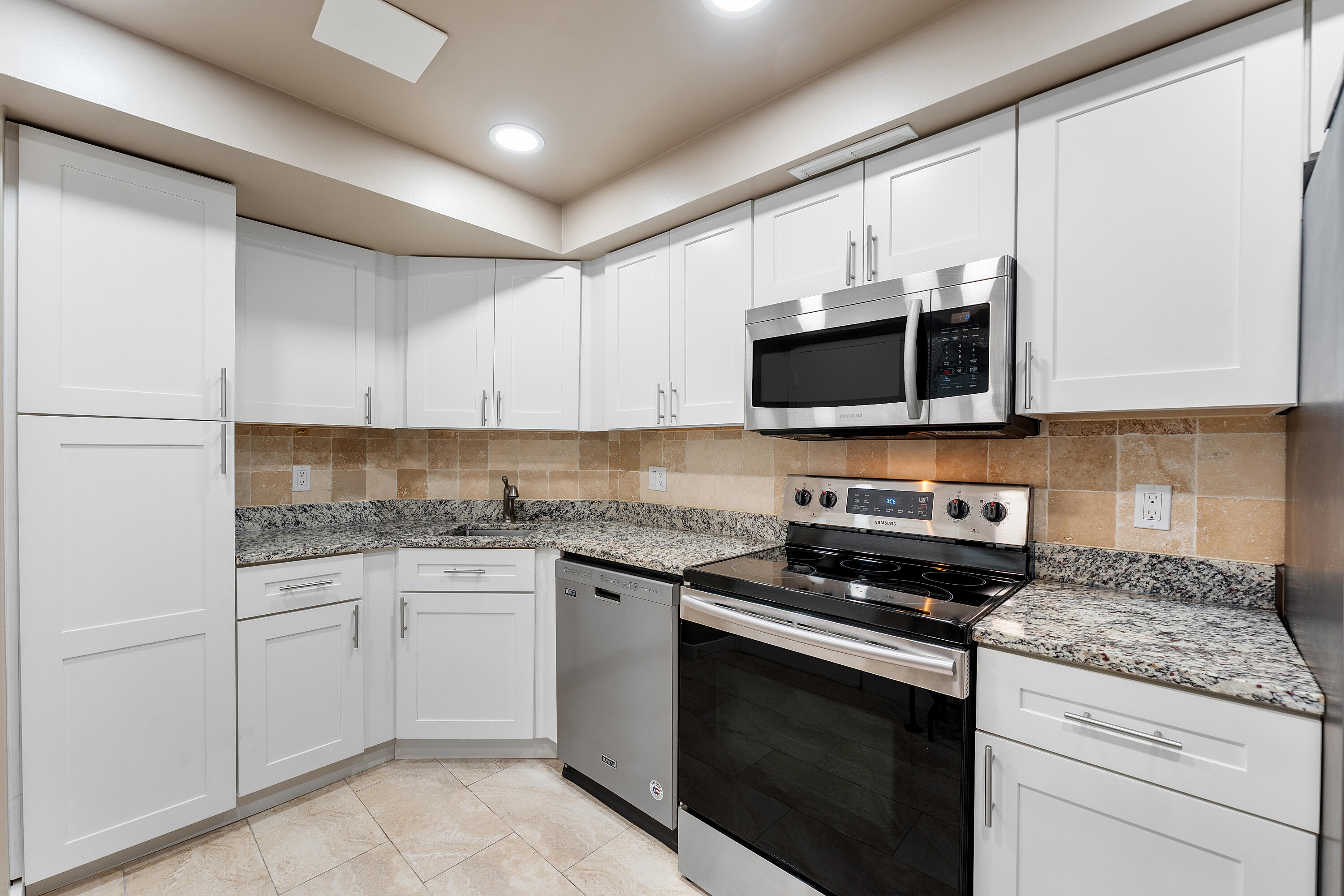 2425 Presidential Way Ph5 Property Photo 10
