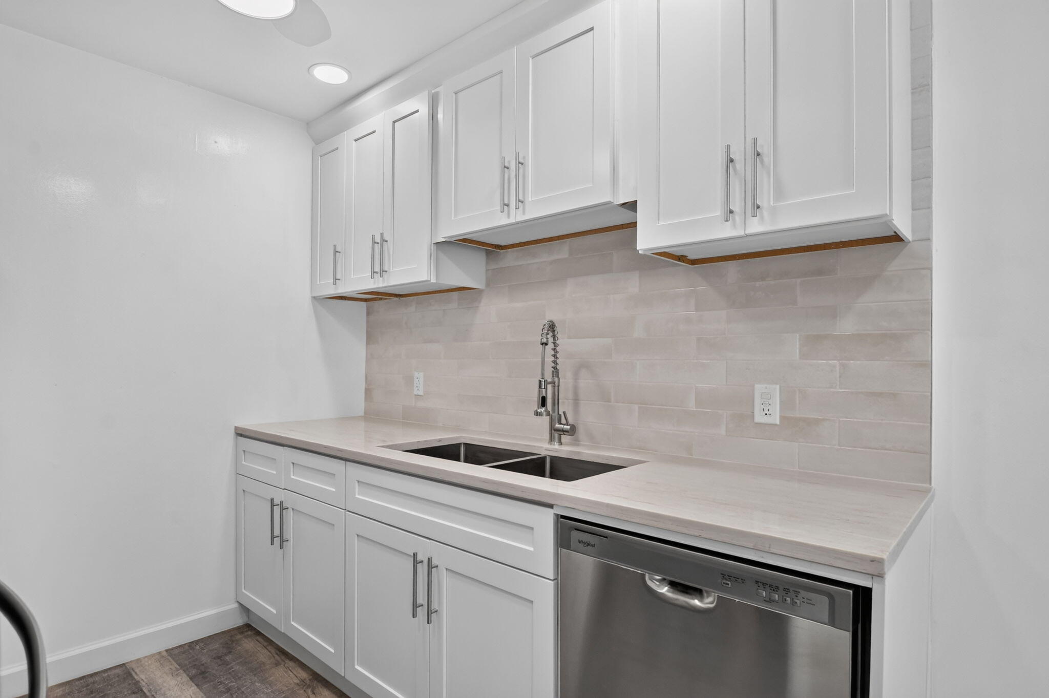 3045 Cornwall C Property Photo 4