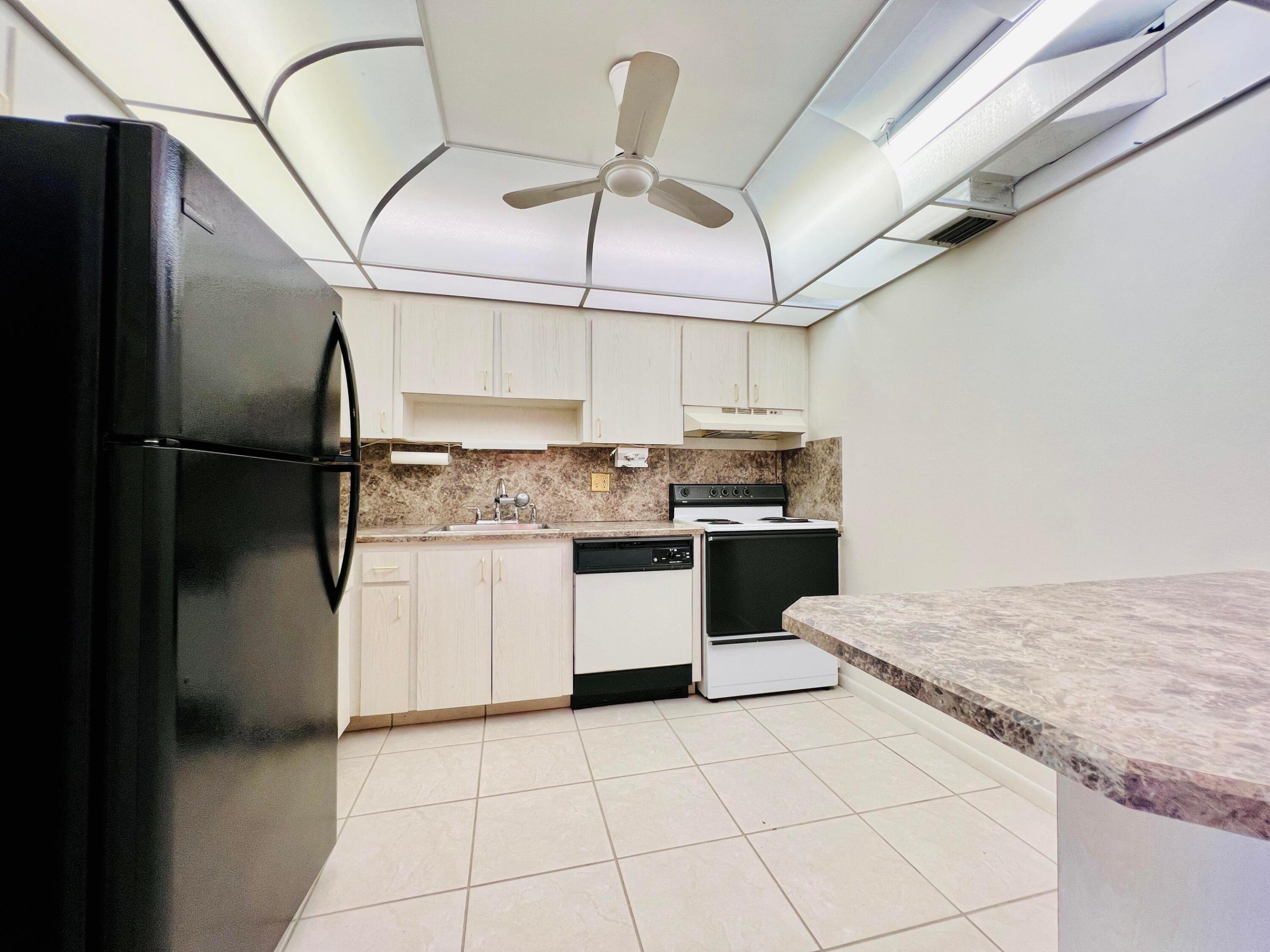 107 Wellington D Property Photo 4