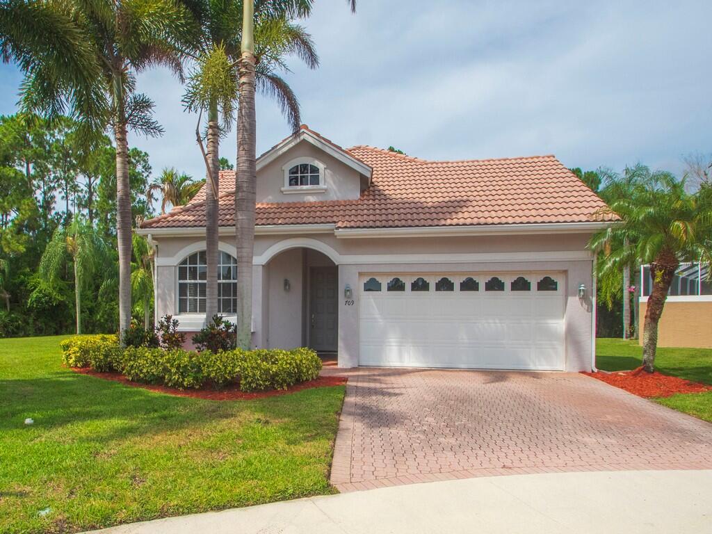 709 SW Andros Cove Property Photo 1