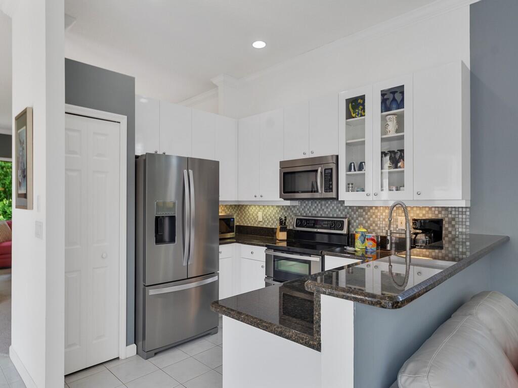 709 Sw Andros Cove Property Photo 4