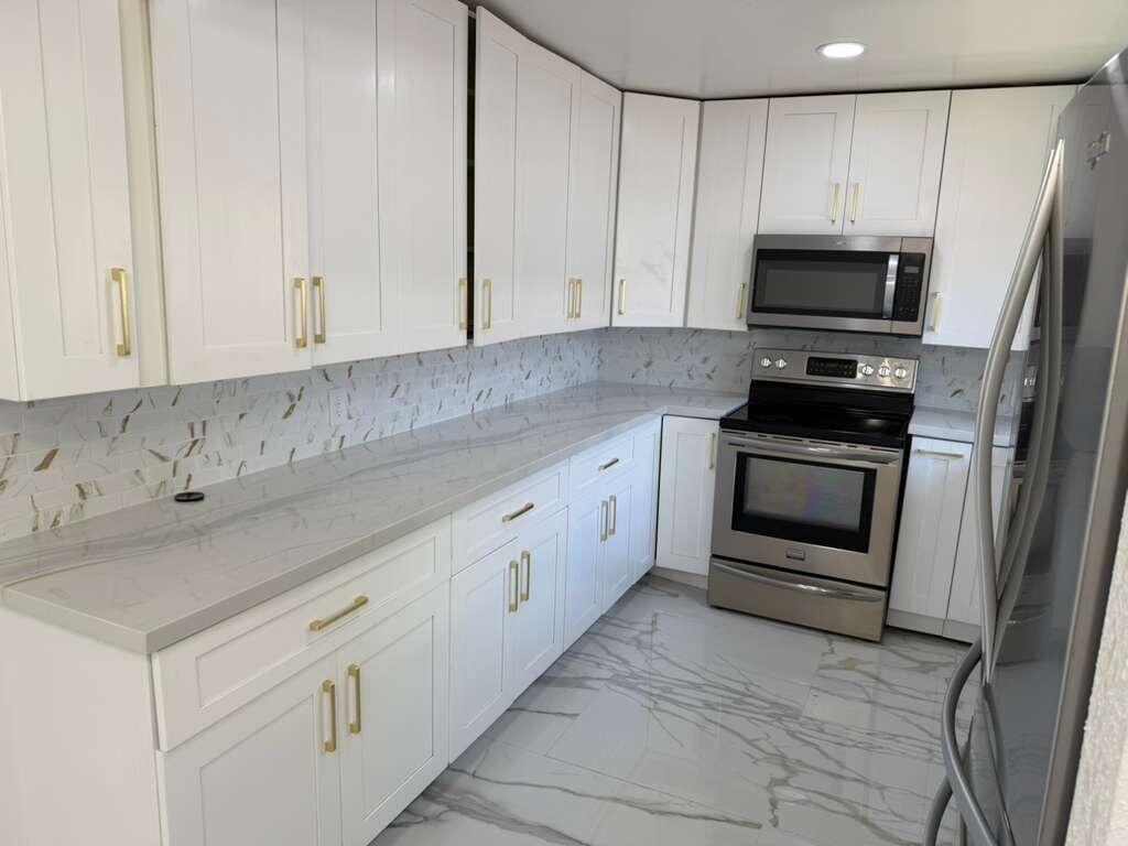 160 Se 15th Avenue Unit A Property Photo 7