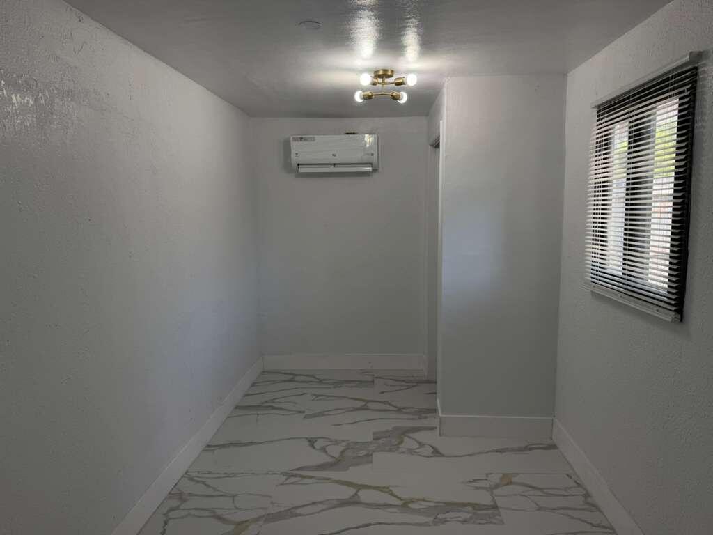 160 SE 15th Avenue Unit B Property Photo 1