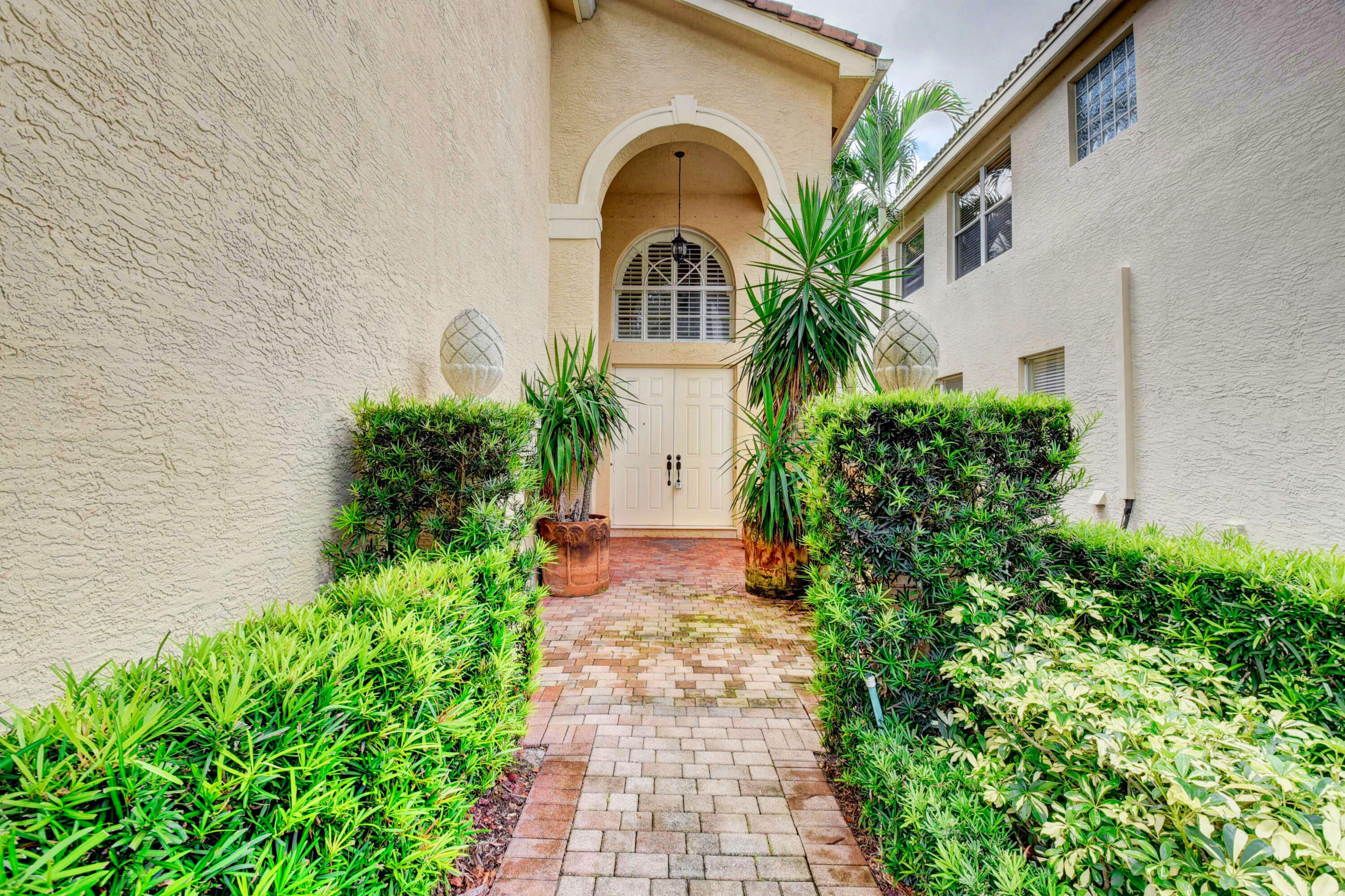 8957 Sandy Crest Lane Property Photo 3