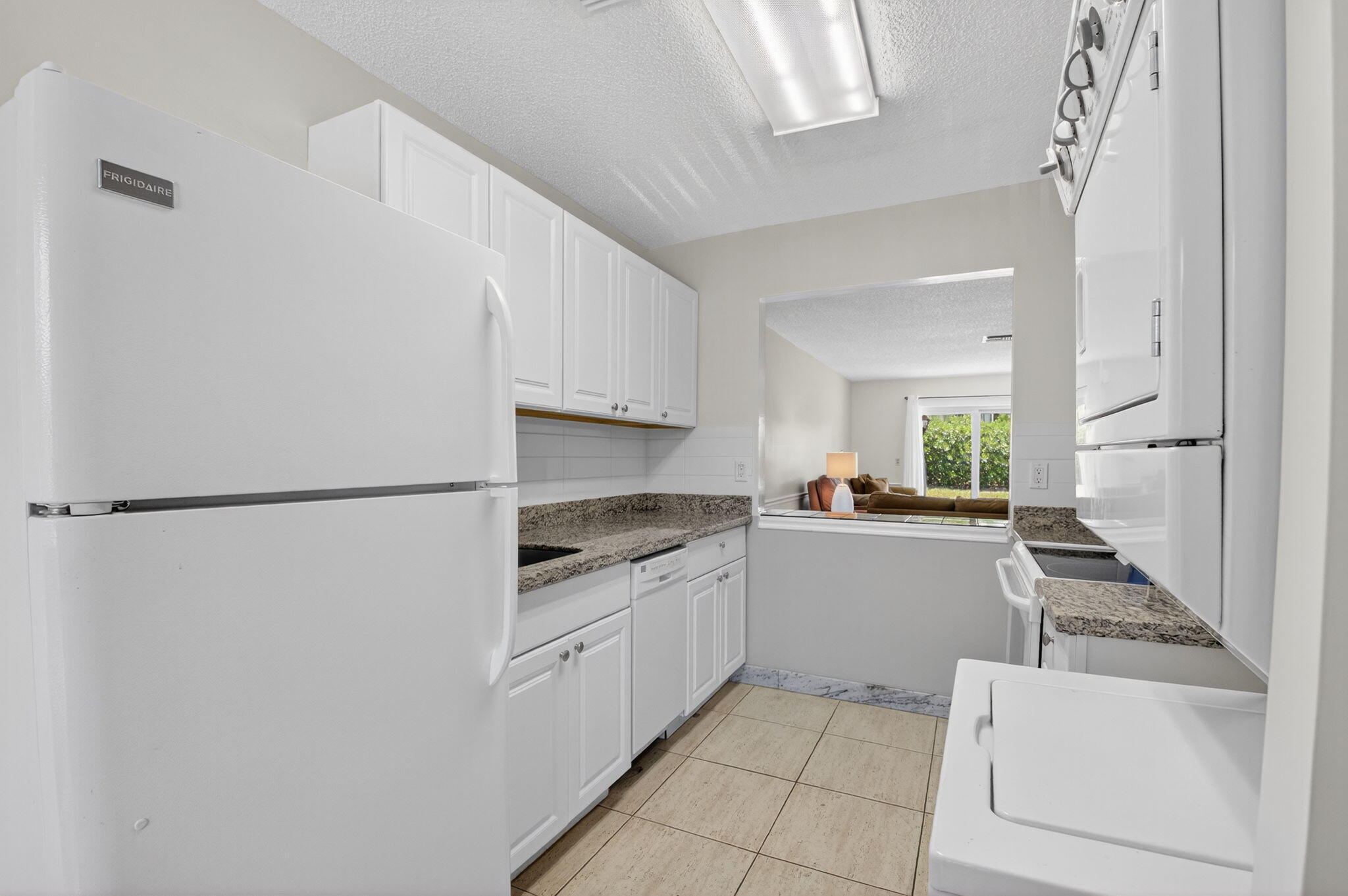 13984 Vía Flora B Property Photo 4